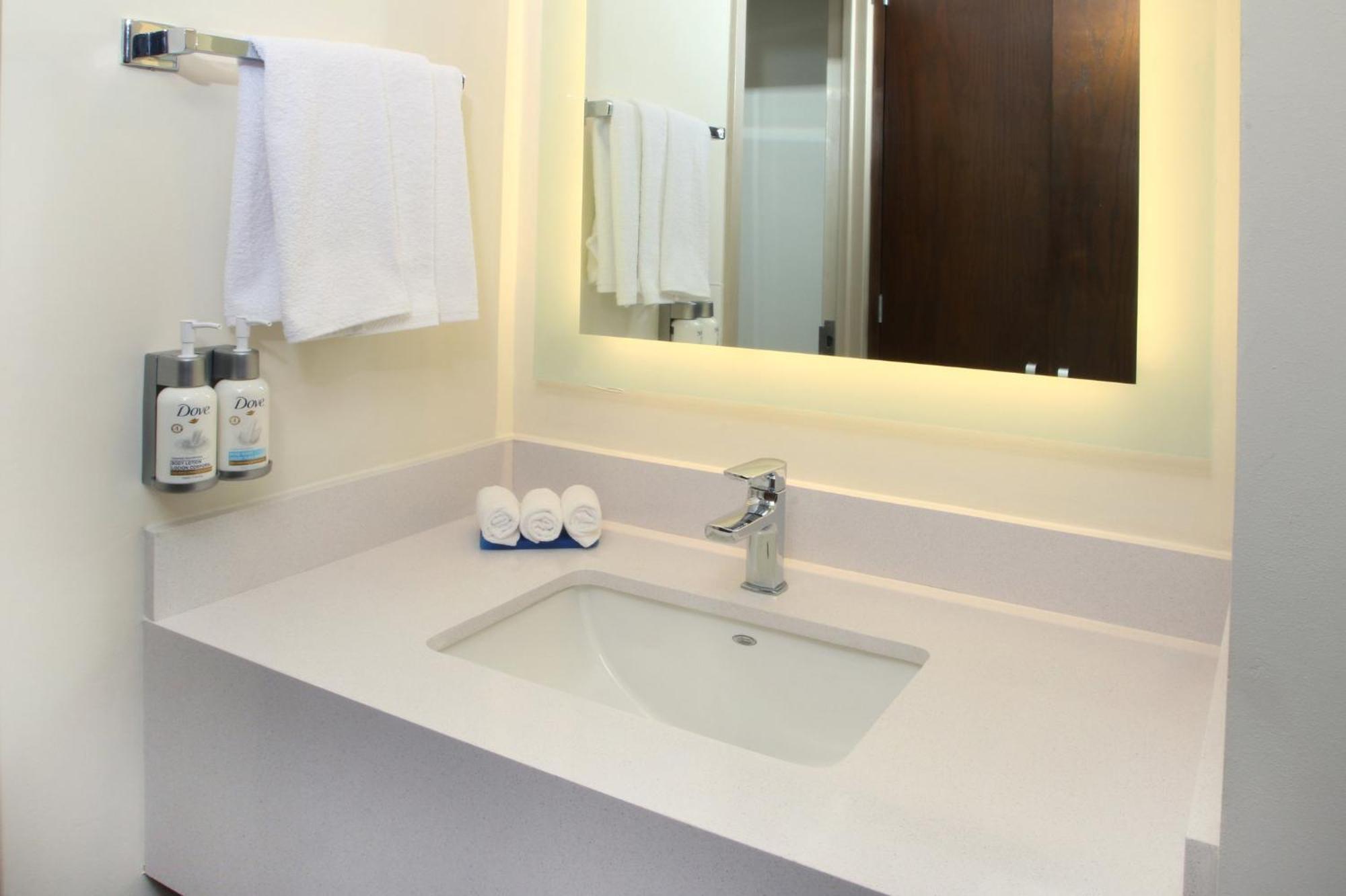 Habitación Estándar con cama extragrande - Adaptada para personas de movilidad reducida