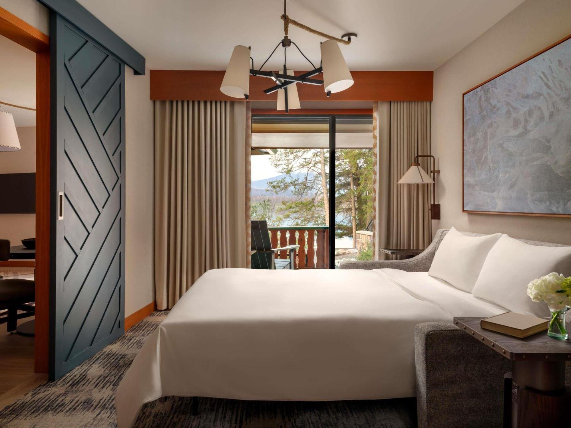 One-Bedroom King Suite Lake View