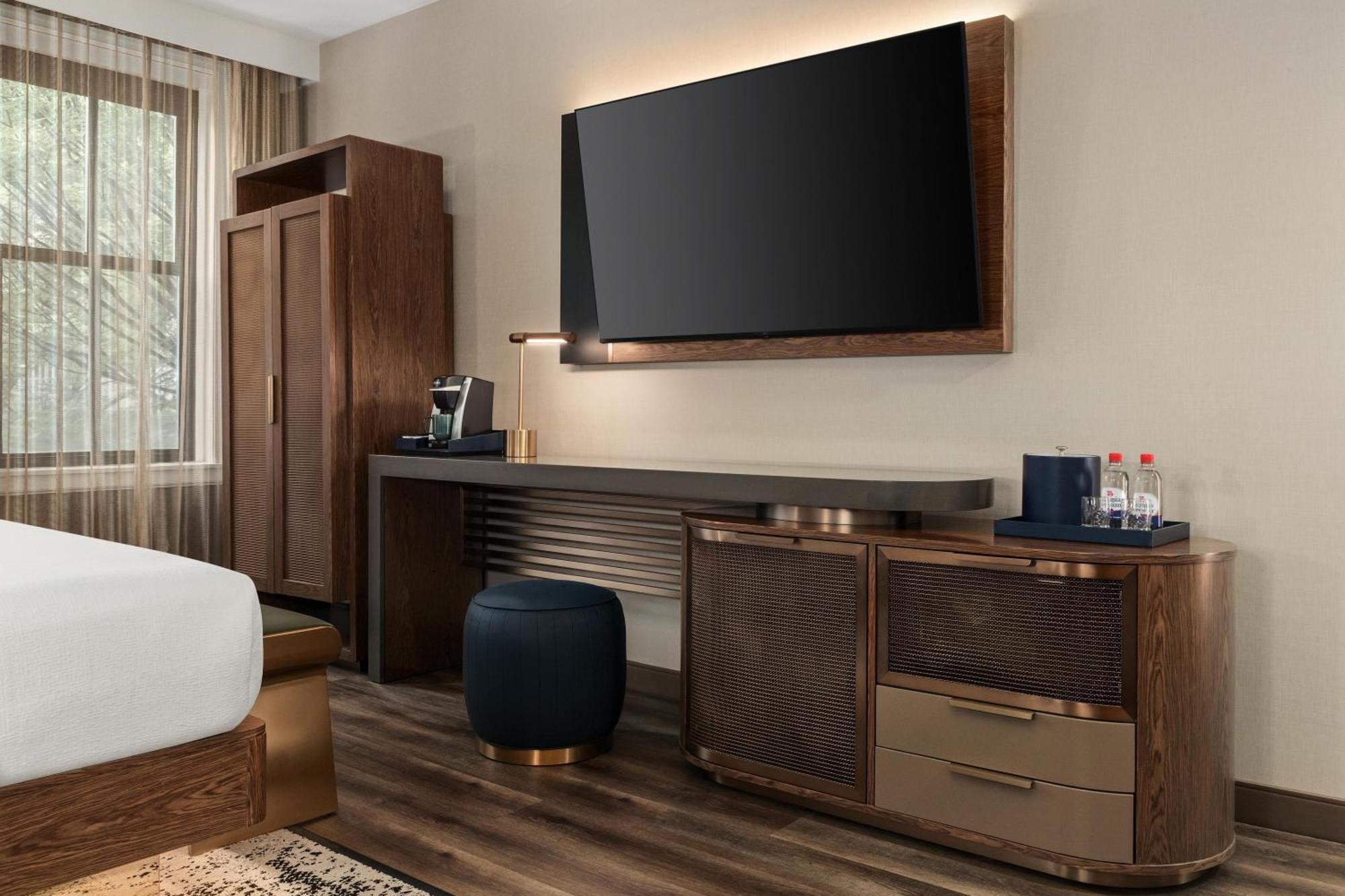 Habitación con cama extragrande.