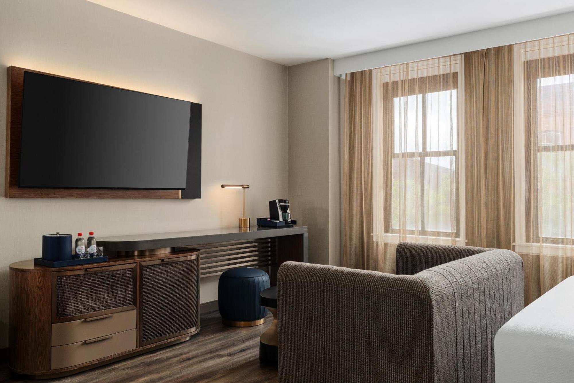 Deluxe King Room