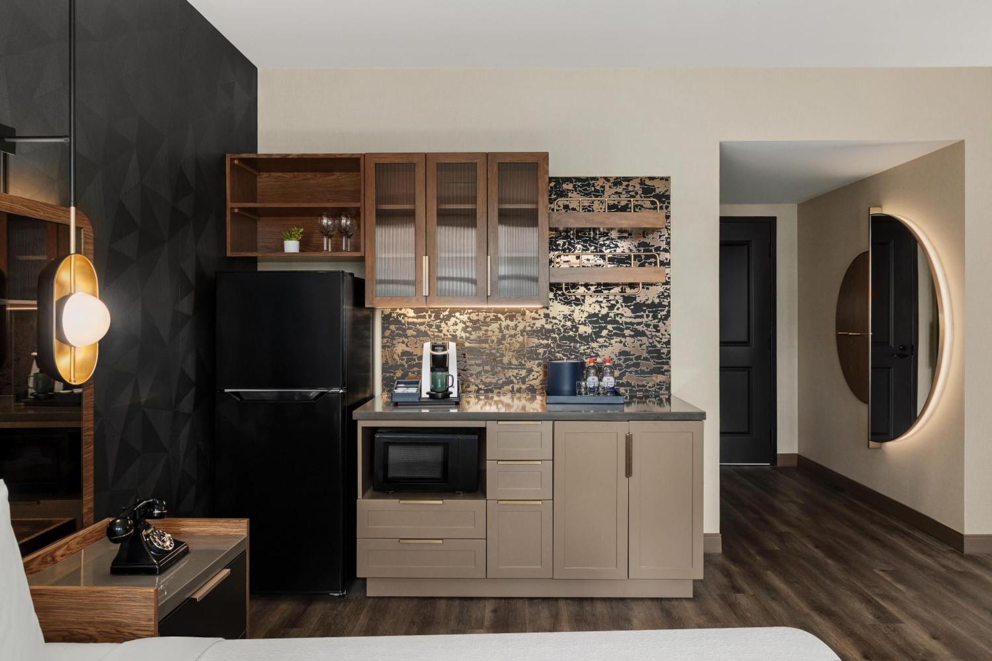 Junior King Suite Mobility Accessible