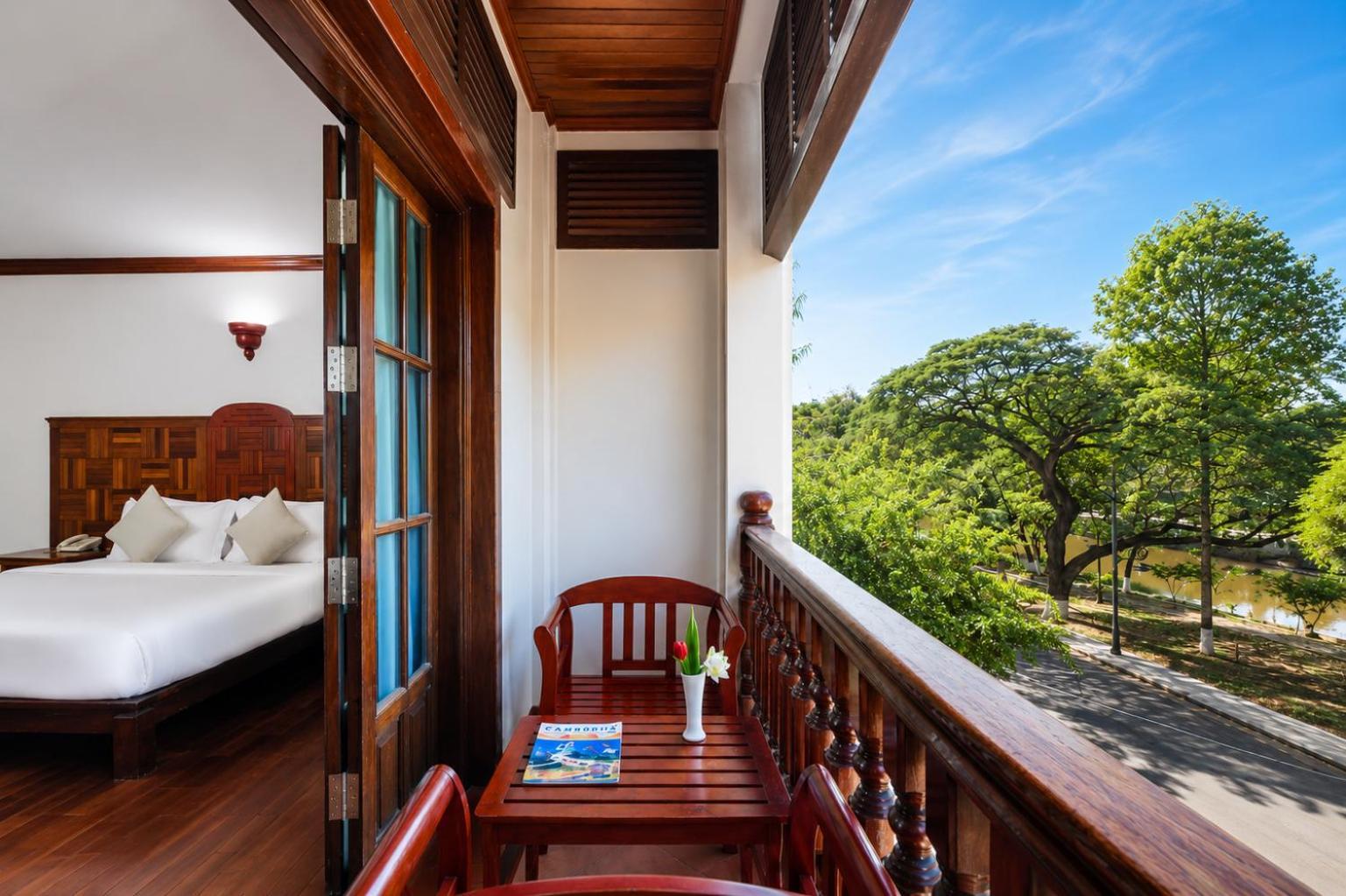Deluxe Double Room with River View with Balcony