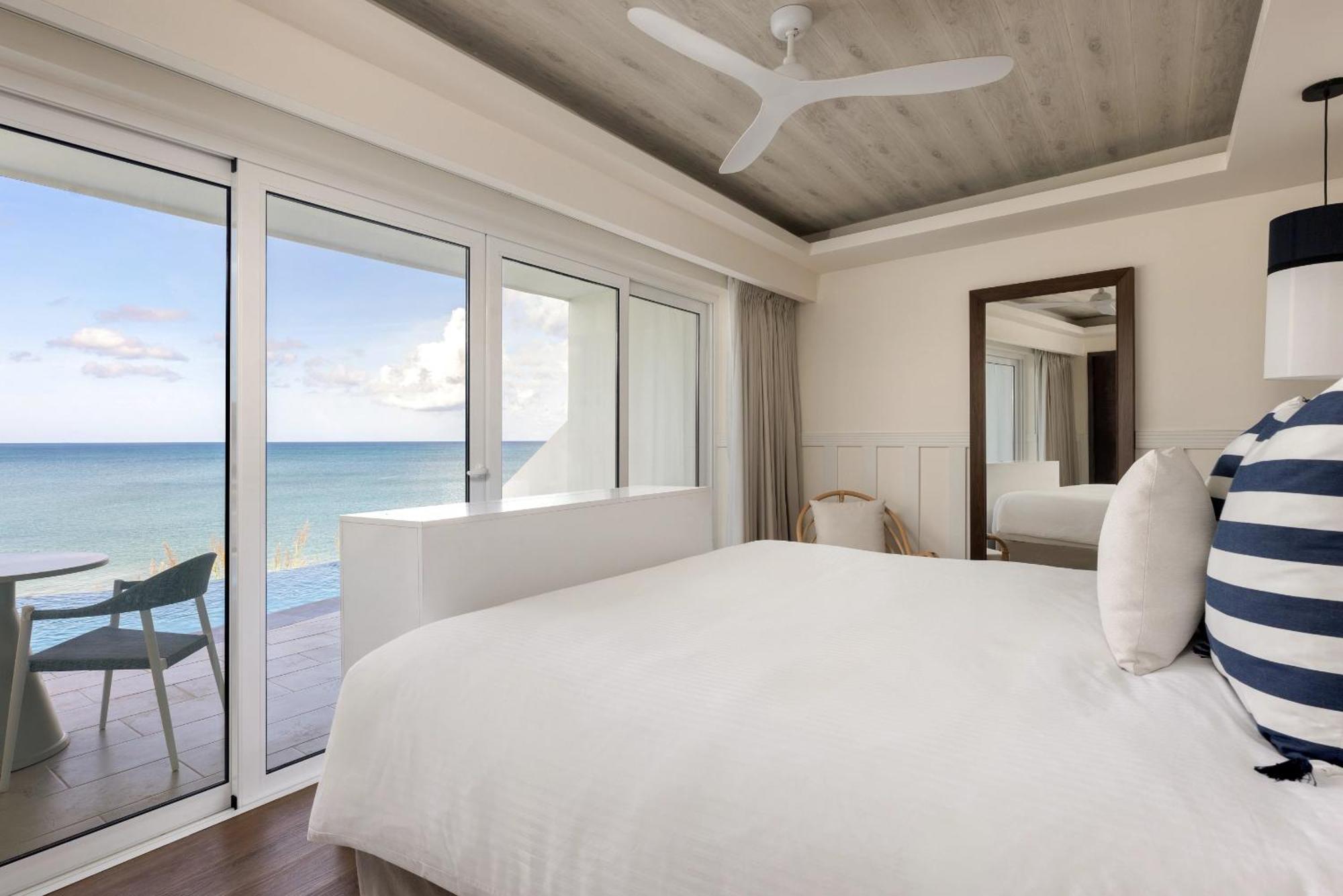 Preferred Club Bungalow Suite Ocean Front Swim Out - King