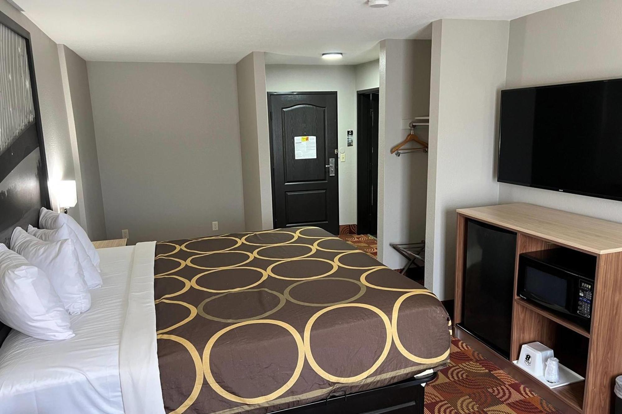 Queen Room - Mobility Access/Non-Smoking
