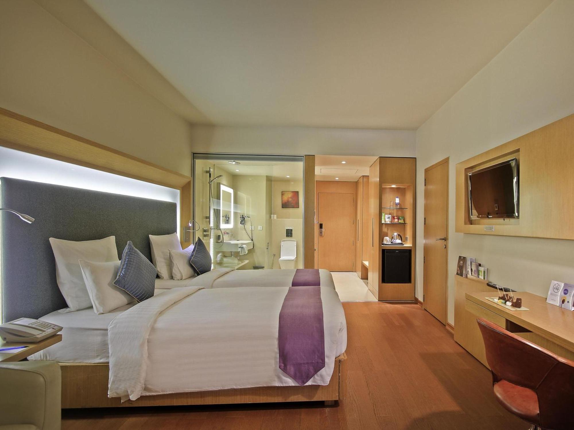 Premier Room with 2 single beds with Premier Lounge Access along with 2 Pieces of Laundry per room per night on non-cumulative basis.