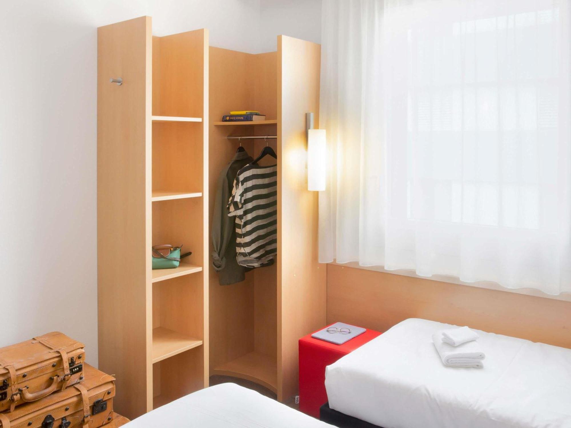 Standard Zimmer mit 1 Doppelbett und 1 Einzelbett