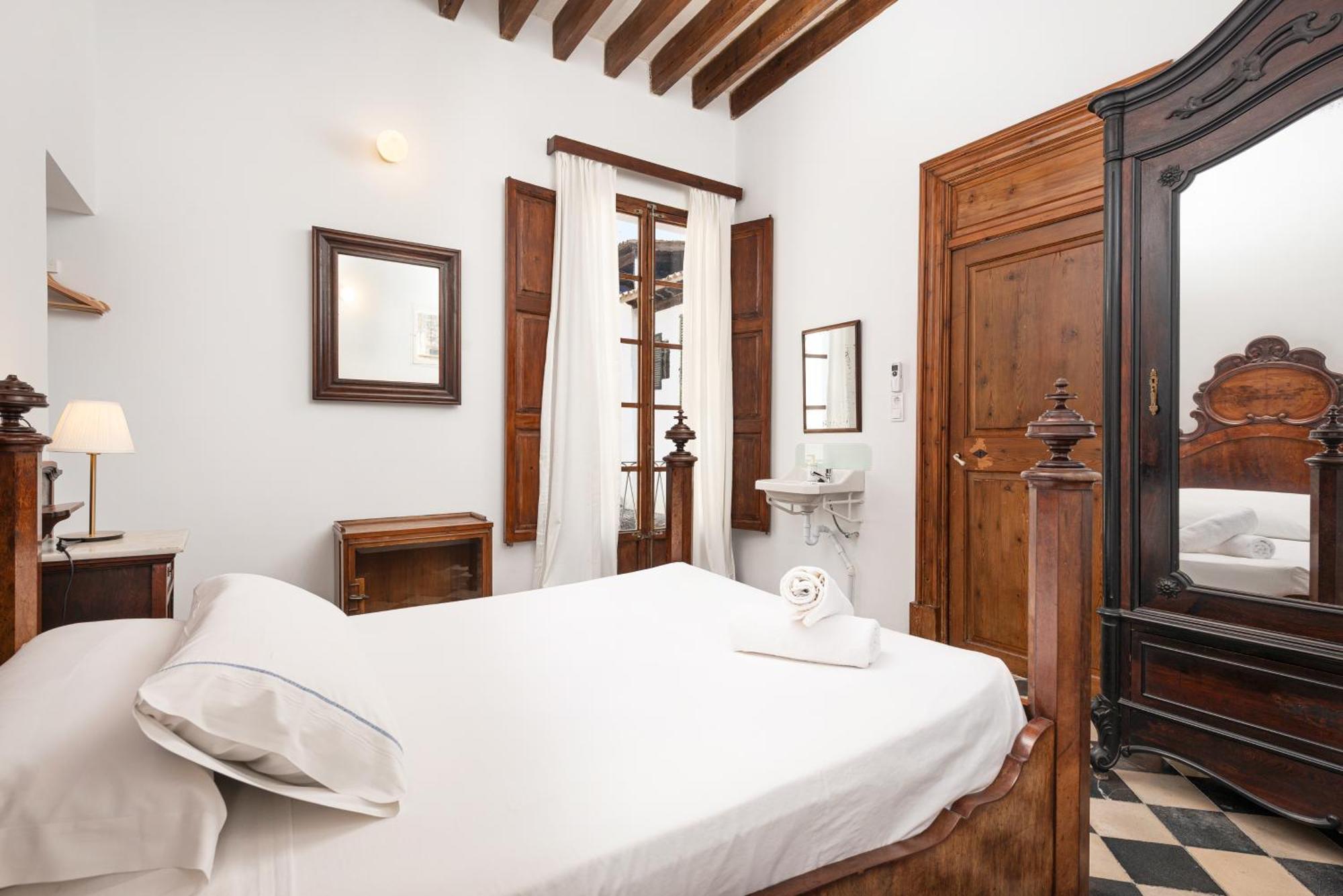 Twin Room with Shared Bathroom
