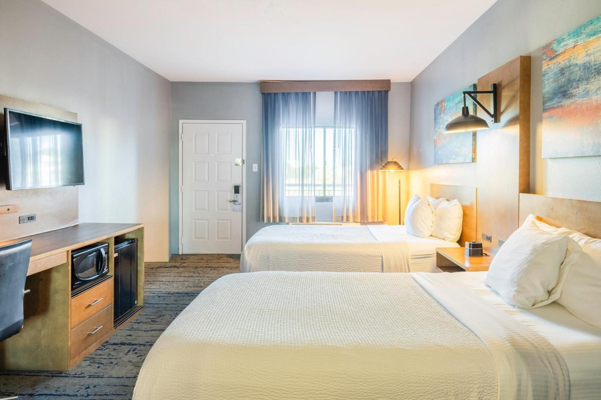 Double Room Two Double Beds Pool View Non-Smoking