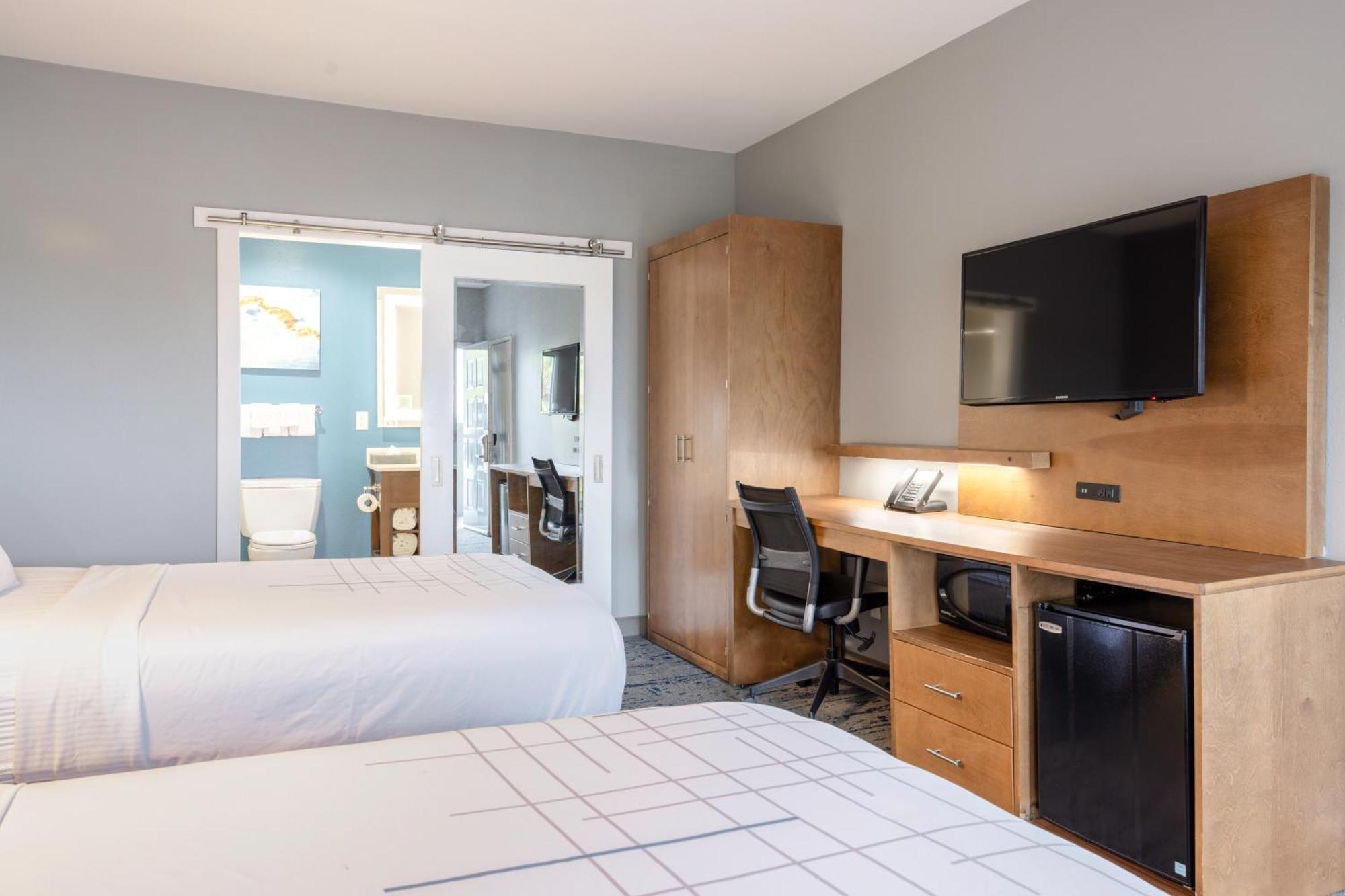 Double Room Two Double Beds Pool View Non-Smoking