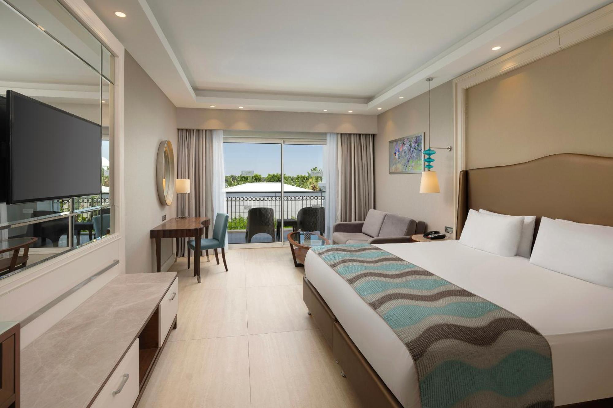 Family Pool Suite Balcony