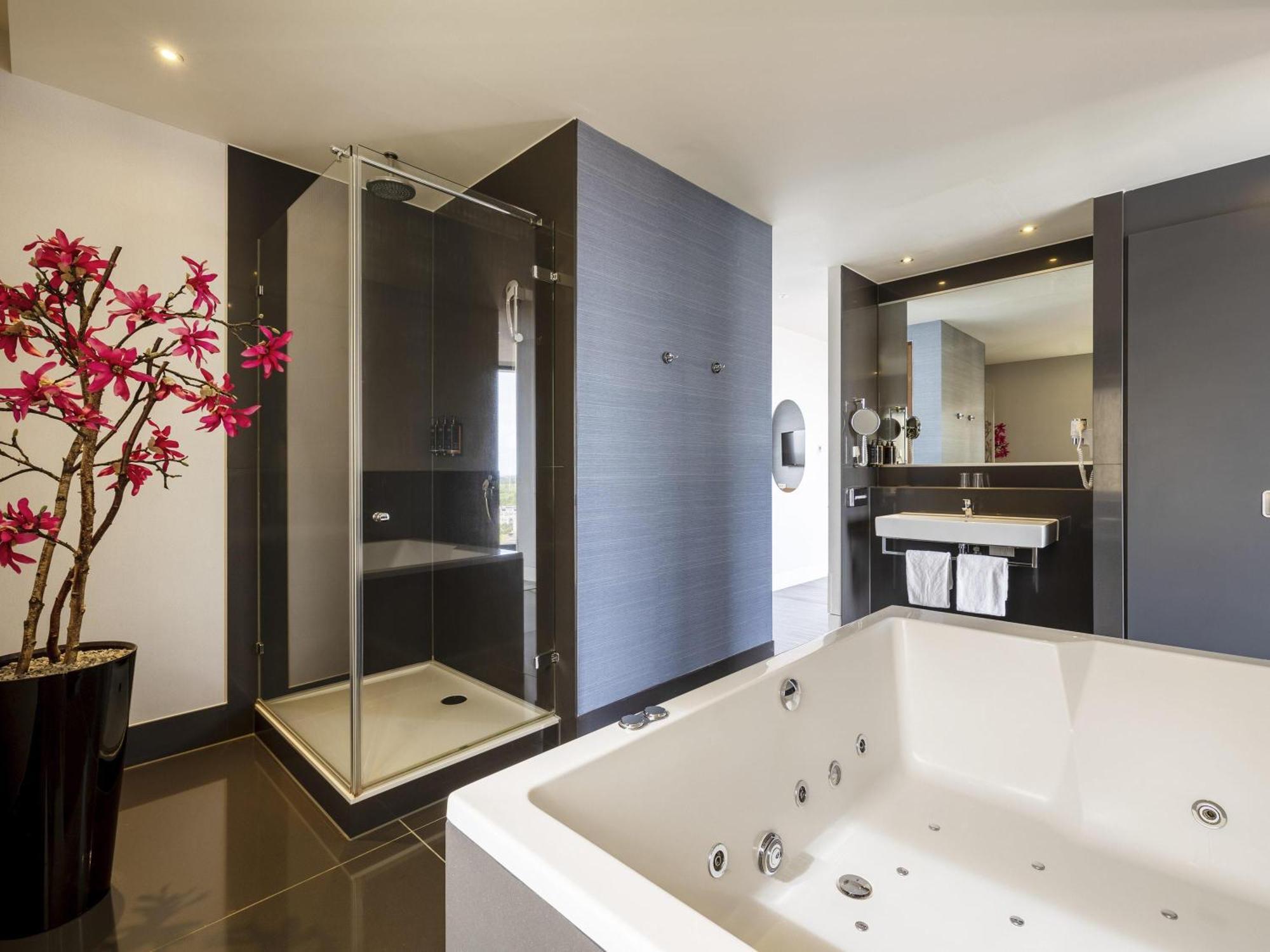 Executive Suite with Double Bed and Separate Living Room