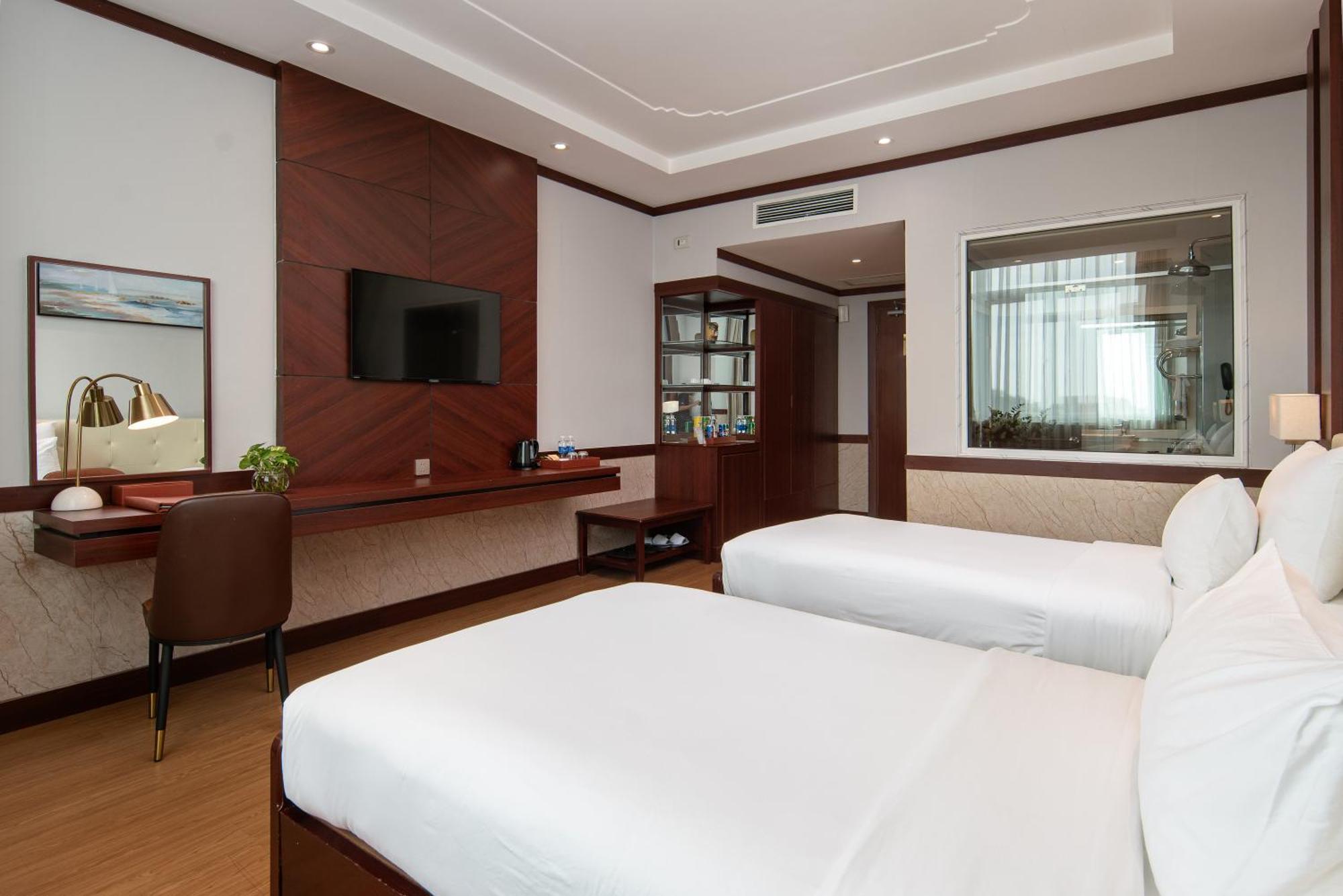 Superior Twin Room with City View