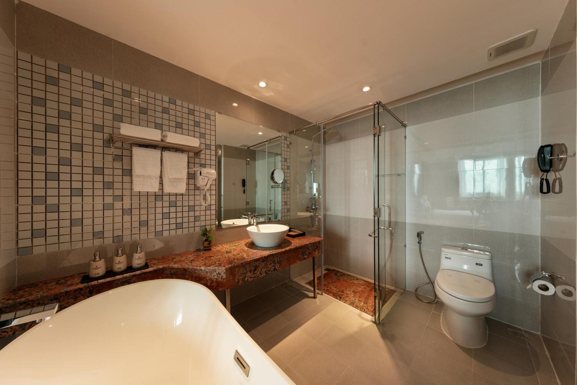 Junior Suite with City and River View