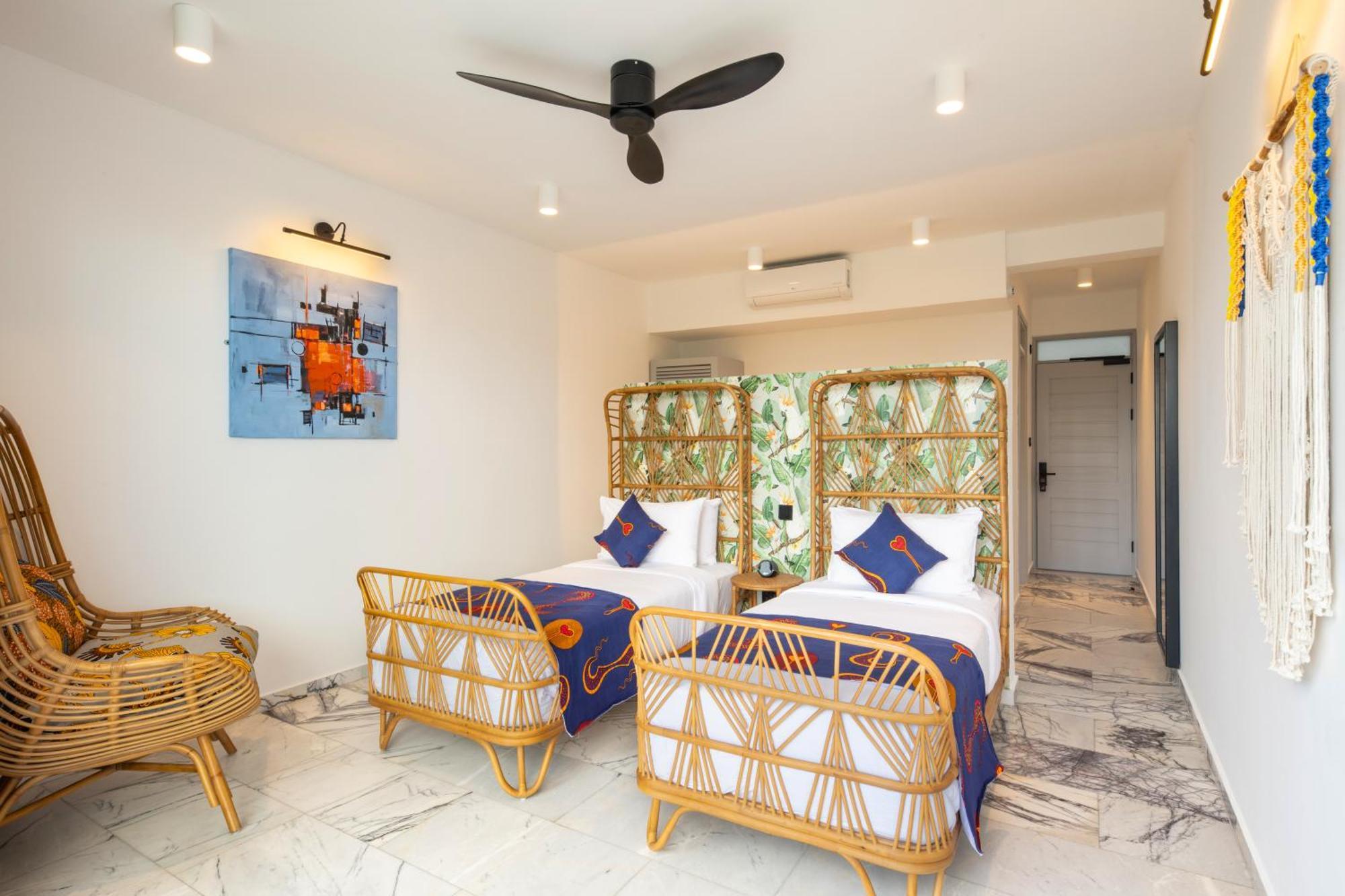 Z2 Twin room with Pool View 2nd floor