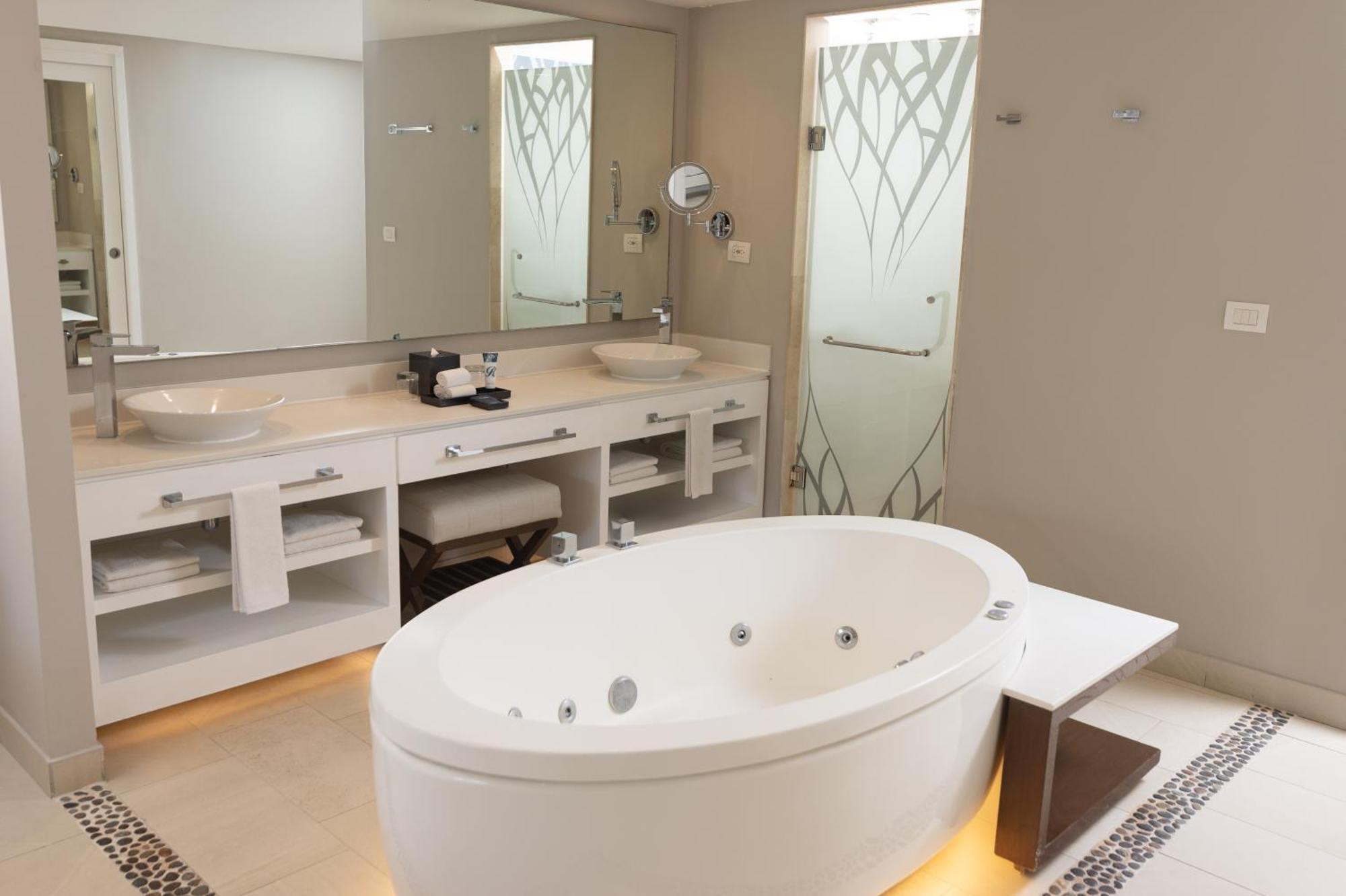 Luxury Suite with Terrace Jacuzzi