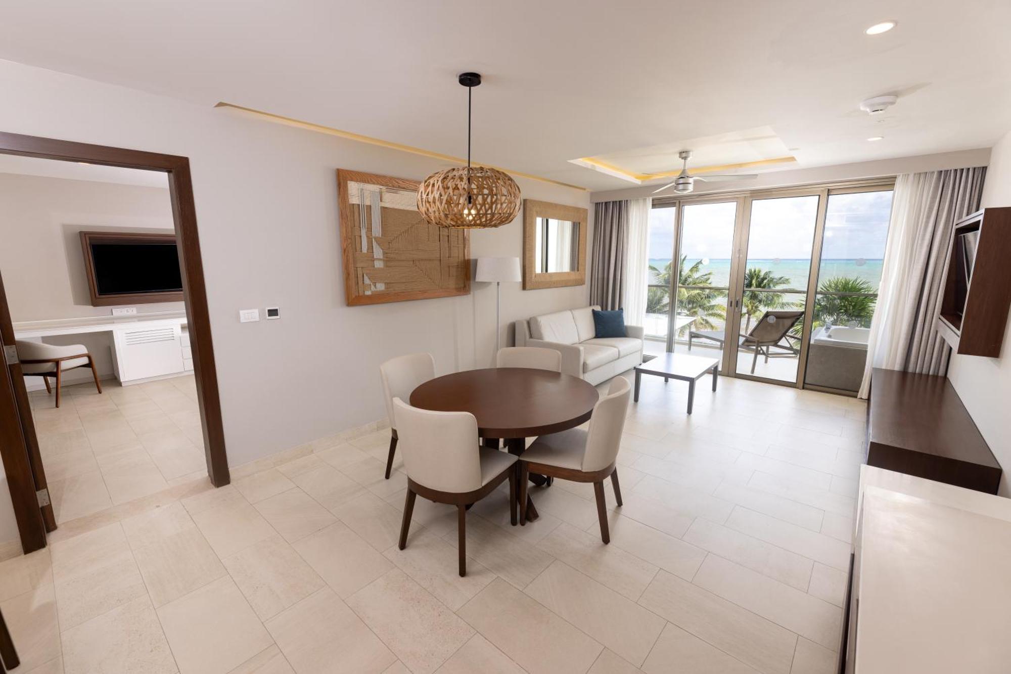 Luxury Presidential  One bedroom Suite Ocean View Diamond Club