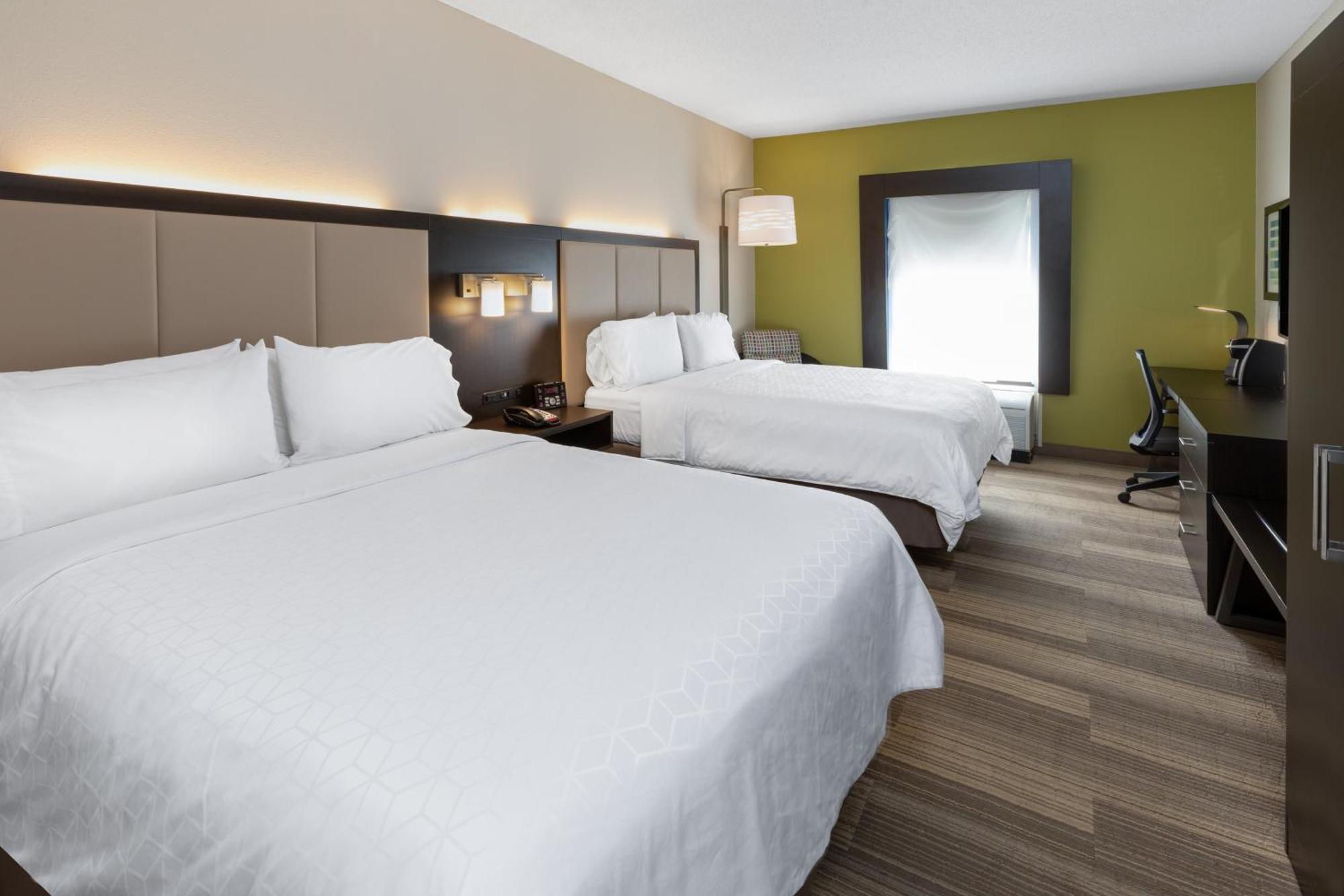 Standard Queen Room Two Queen Beds