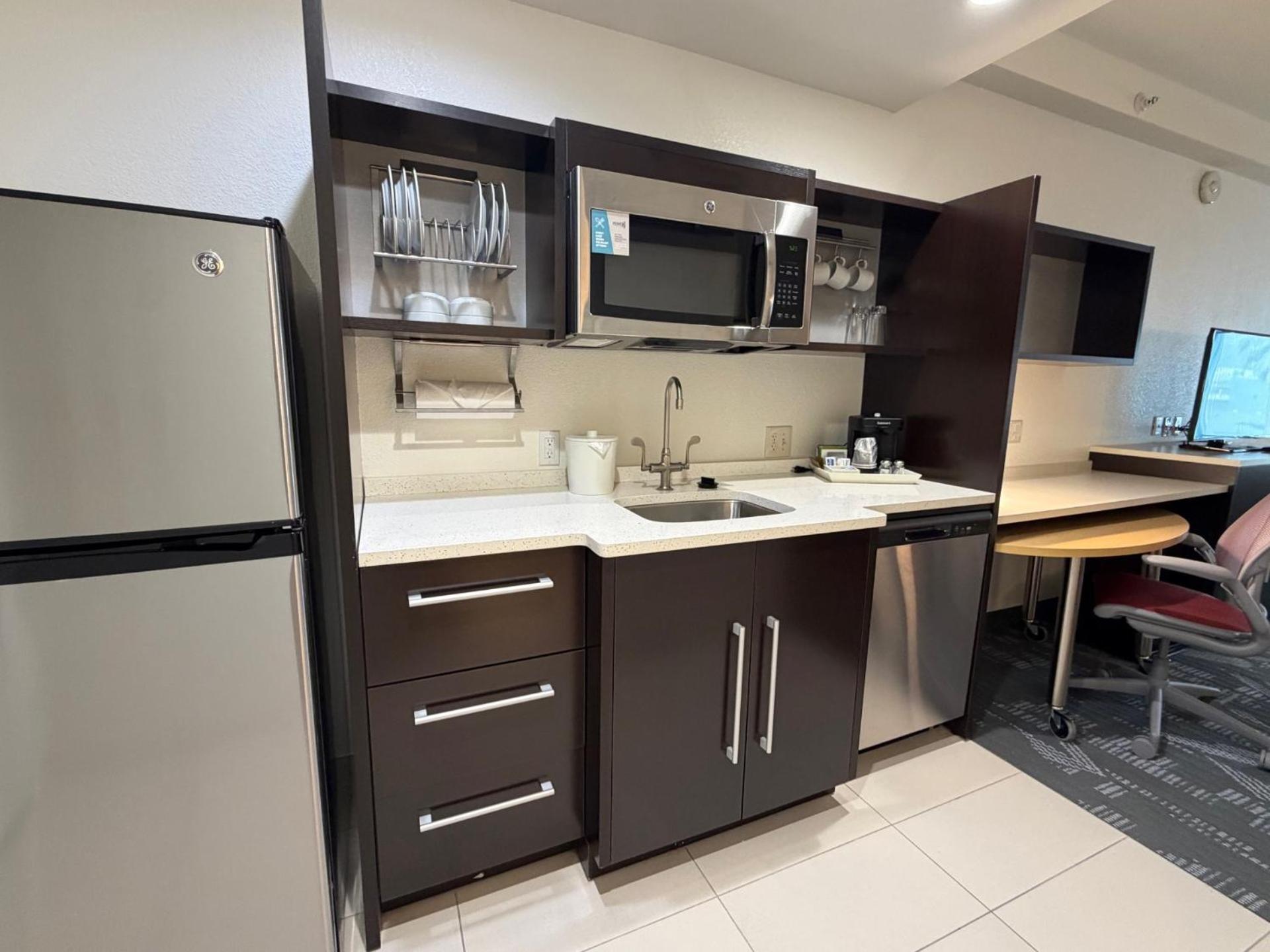 One-Bedroom King Suite - Non-Smoking