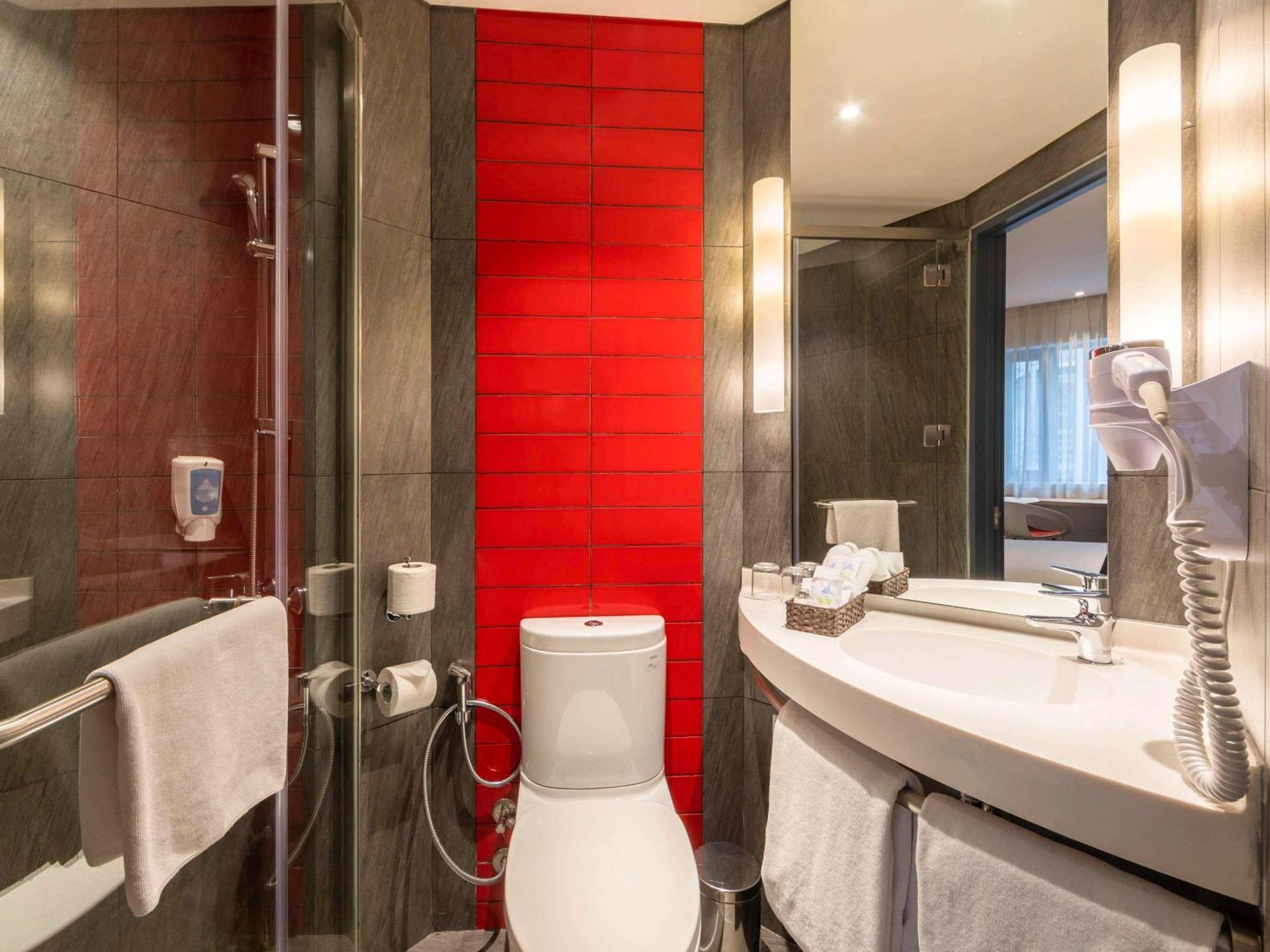 Standard Twin Room - Complimentary Round-trip Transfer to International Terminal upon request