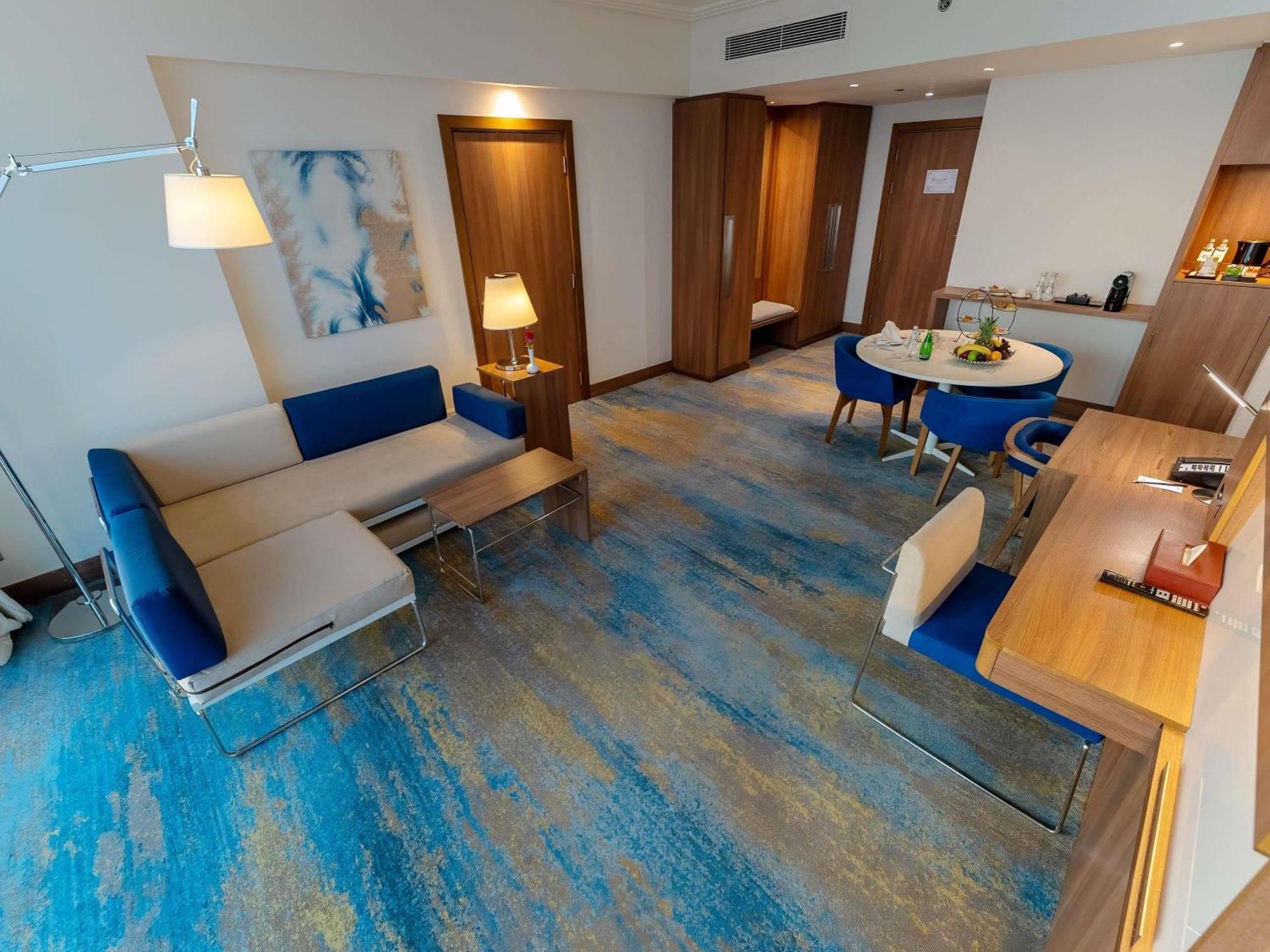 Superior Suite with pool view