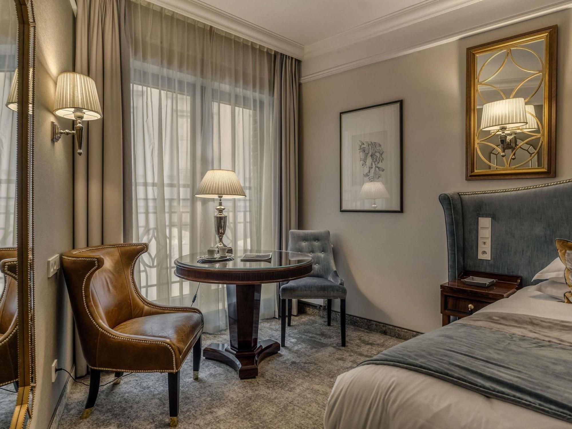 Deluxe King Room
