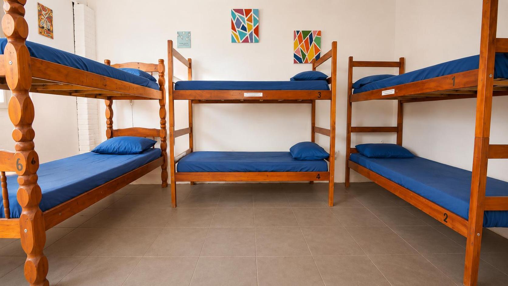 Cama em Dormitório Misto com 6 Camas