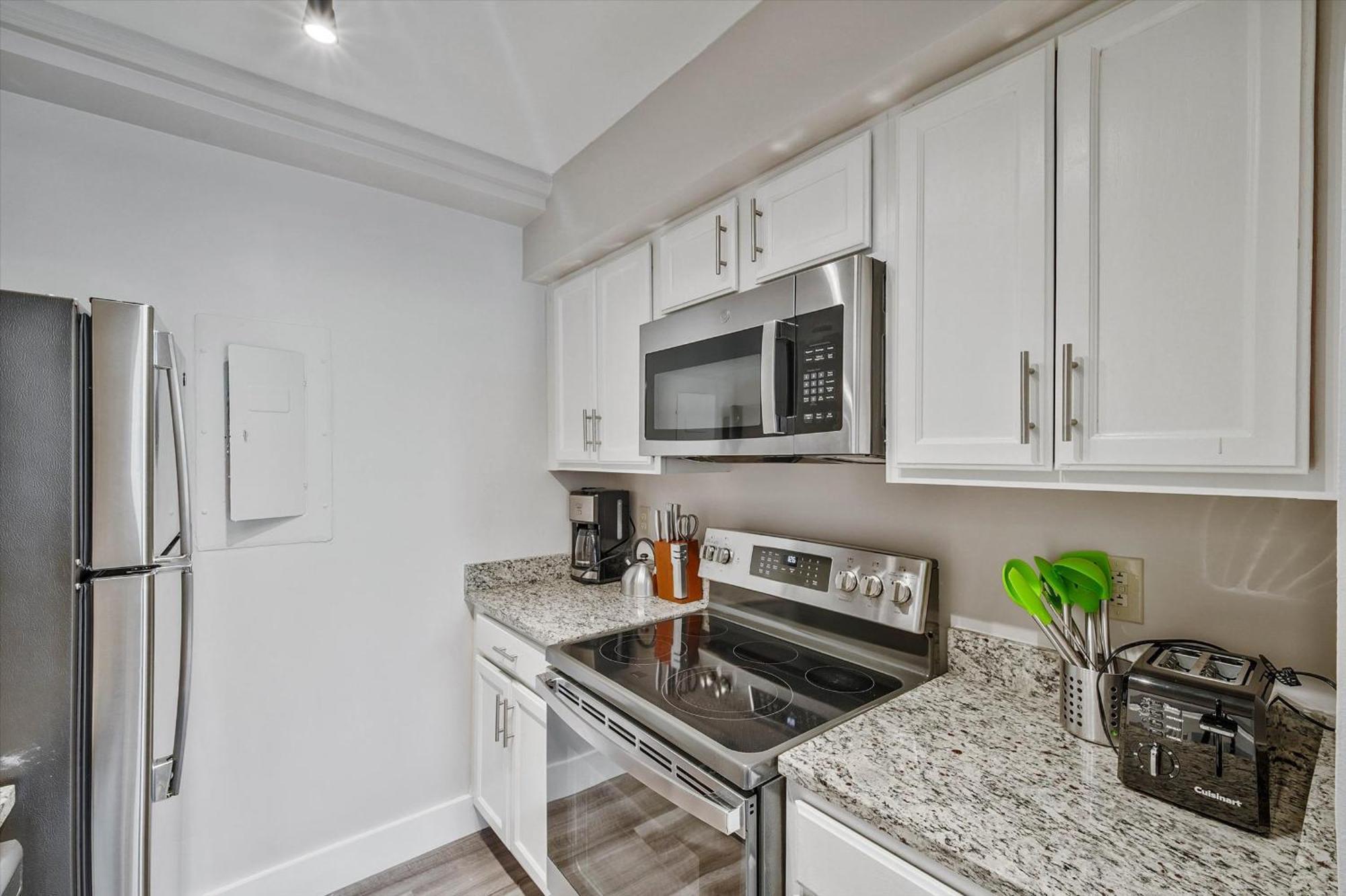 Premier One-Bedroom King Residence Full Kitchen