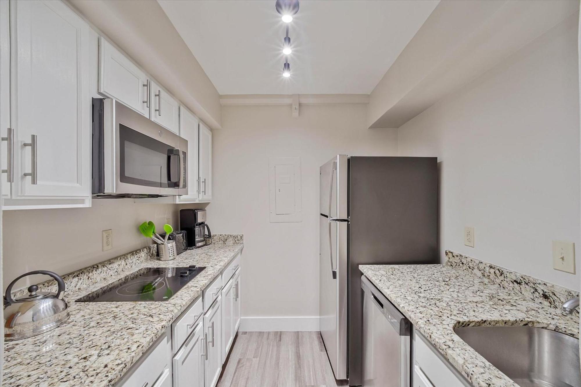 Classic Queen Studio Terrace & Kitchenette