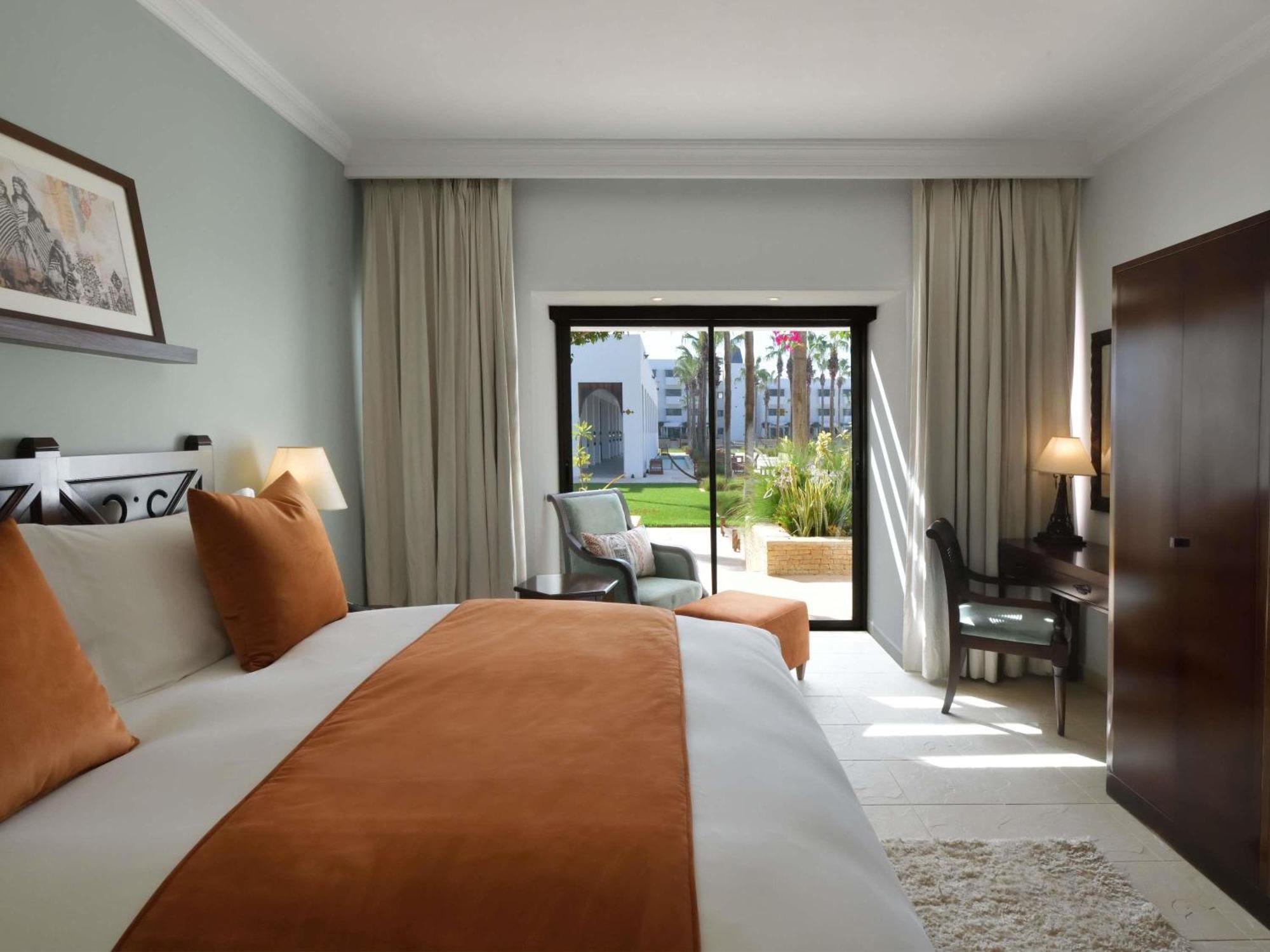 Deluxe King Room with Terrace and Pool View