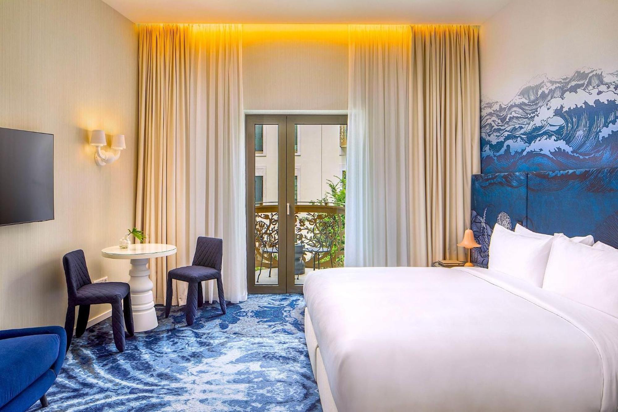 Premium King Room with Garden View and Furnished Balcony
