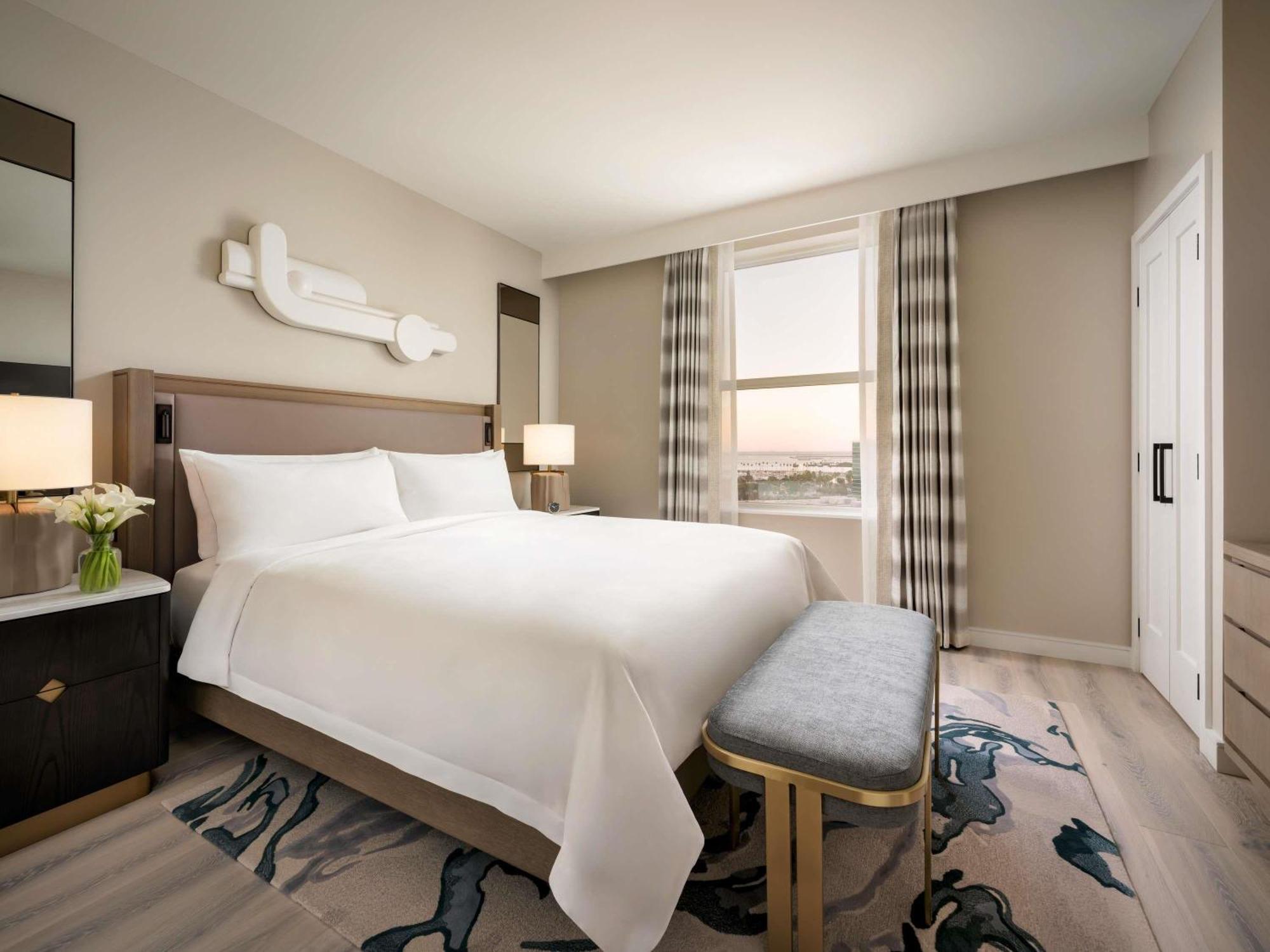 One Bedroom King Suite City View