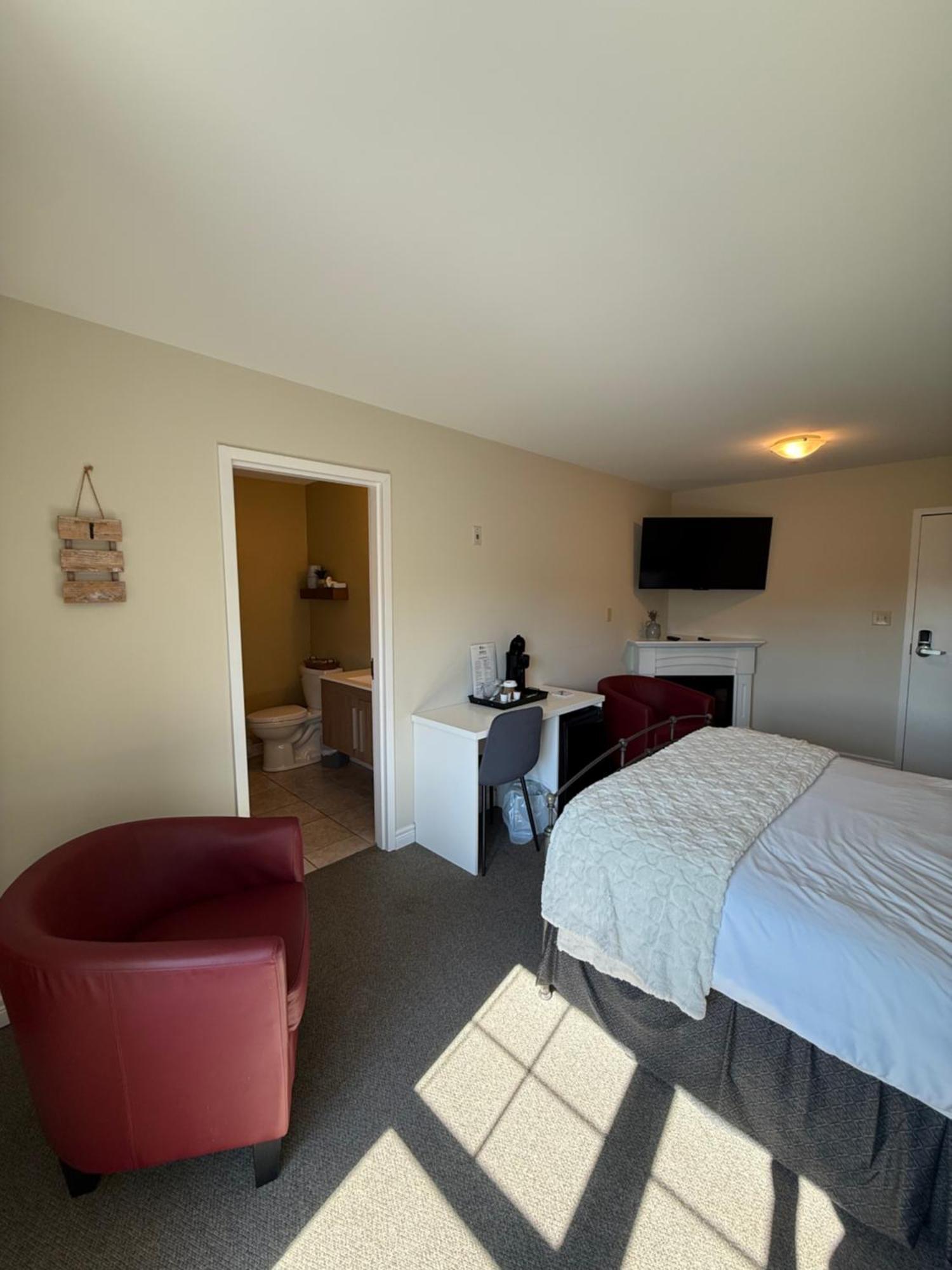 Standard Queen Room