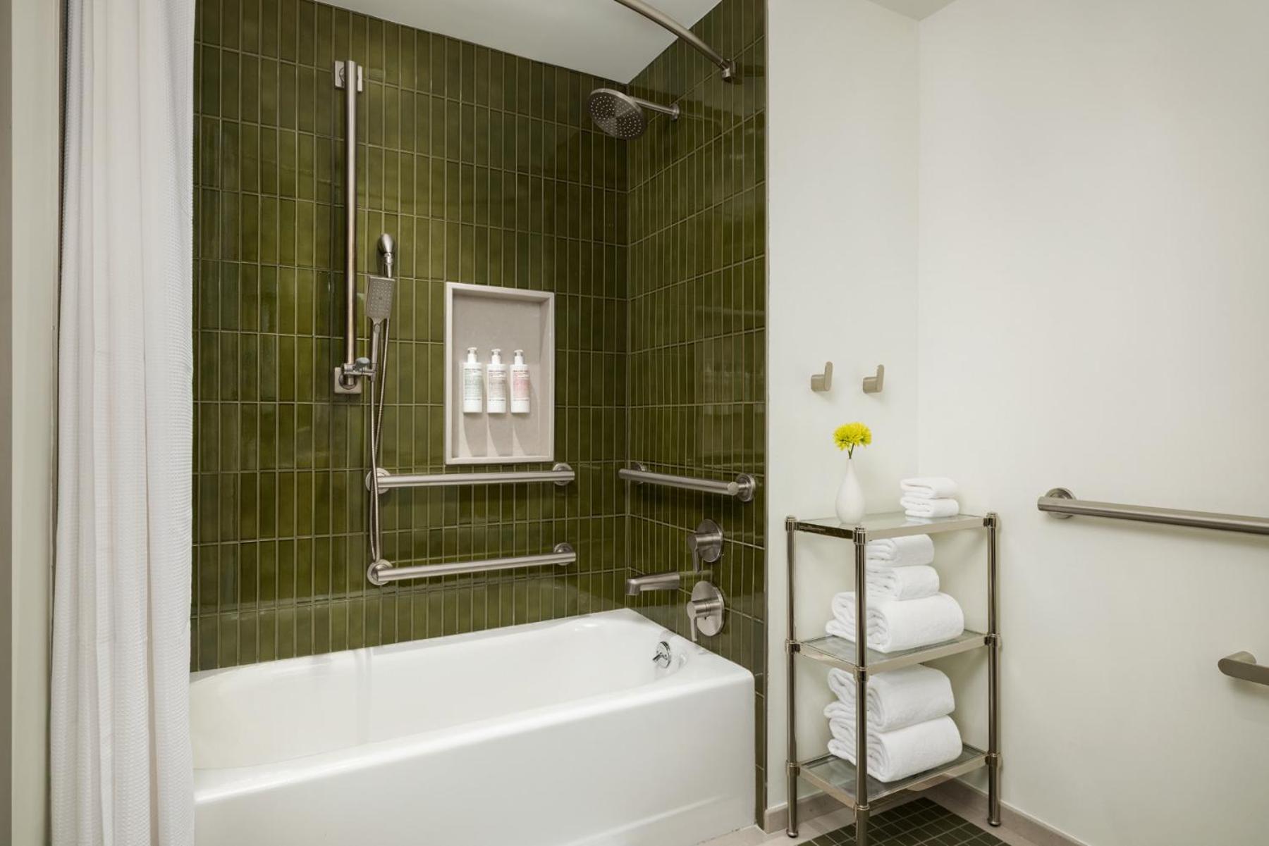 Premier King Room ADA Tub