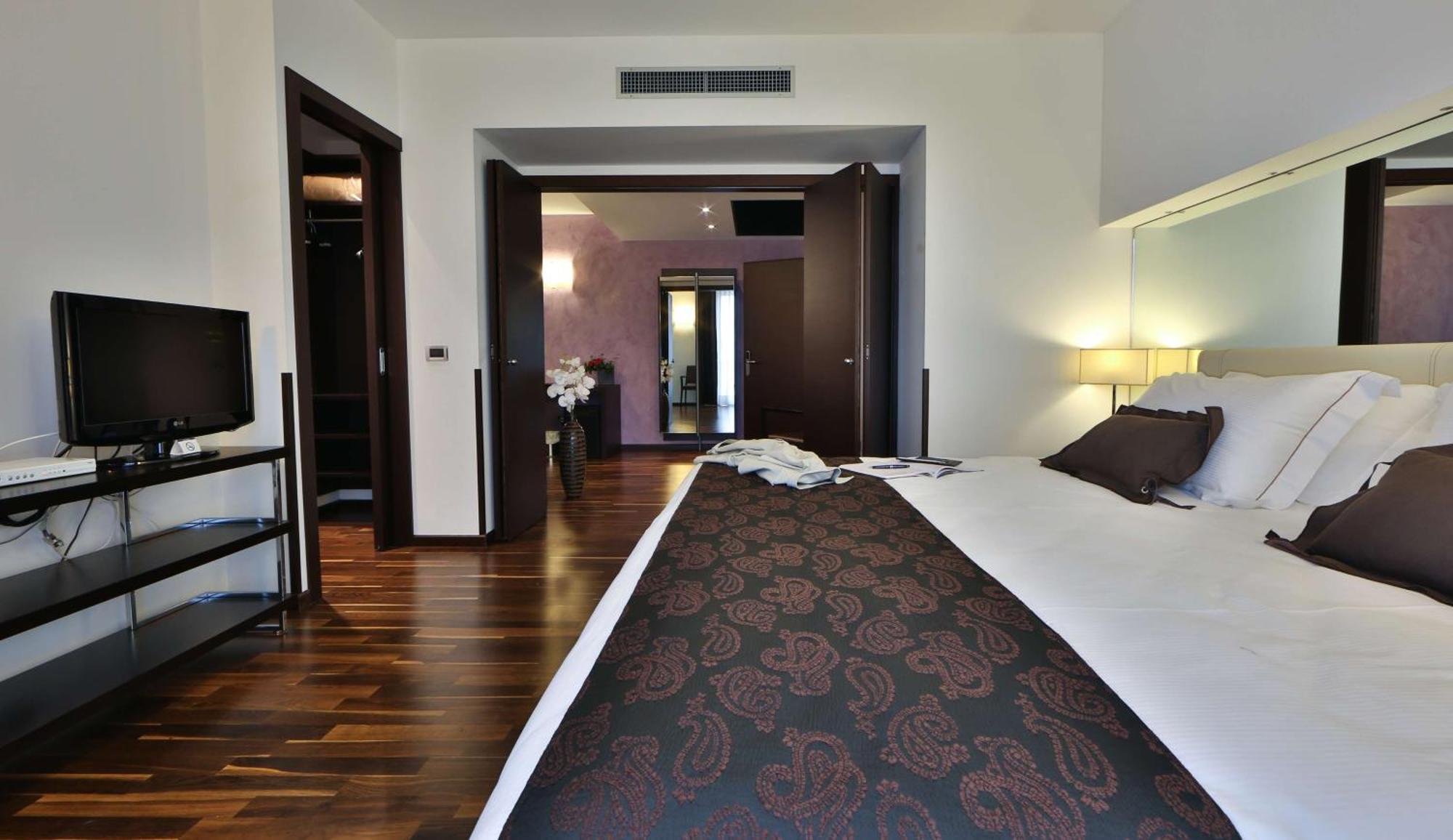 Suite mit Kingsize-Bett und Balkon