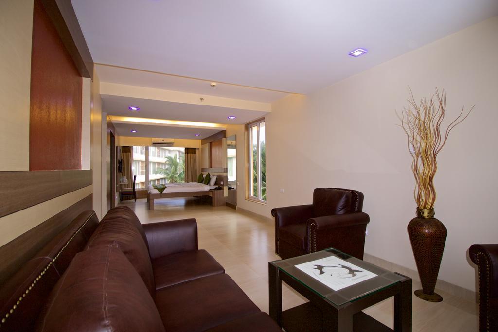 Junior Pool View Suite