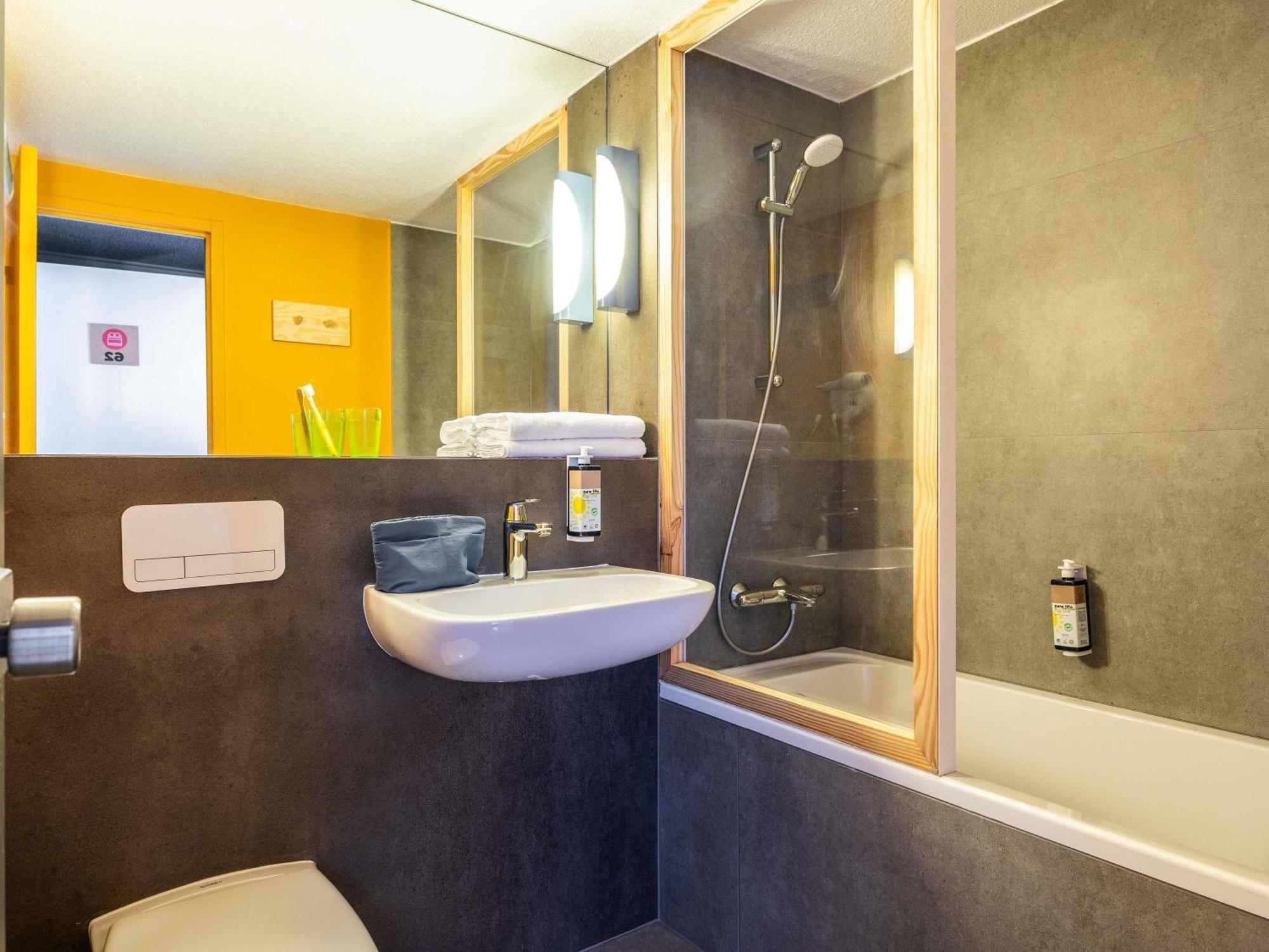 Familiekamer met 1 Tweepersoonsbed en 1 Eenpersoonsbed