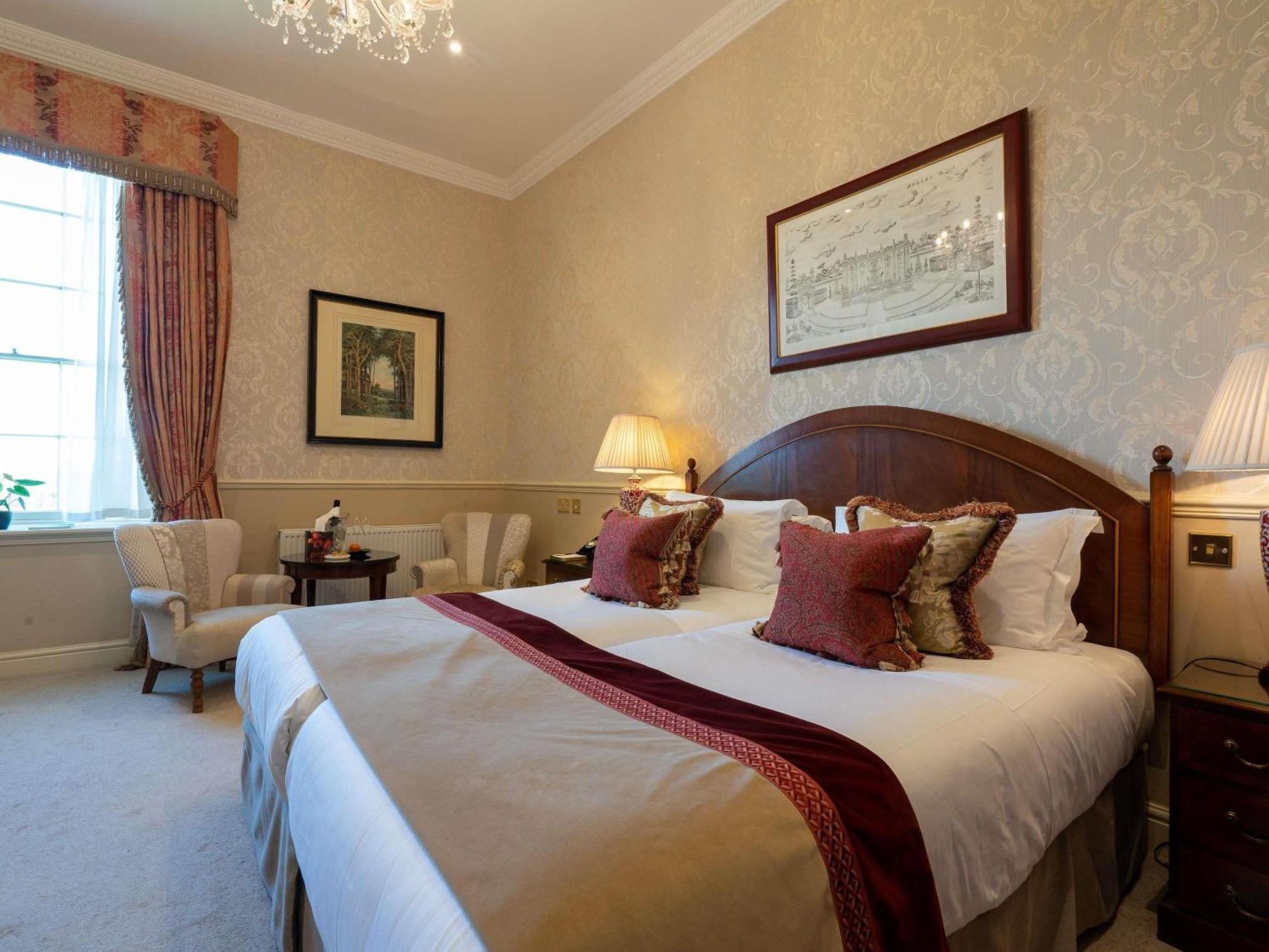Manor Room with Two Twin Beds