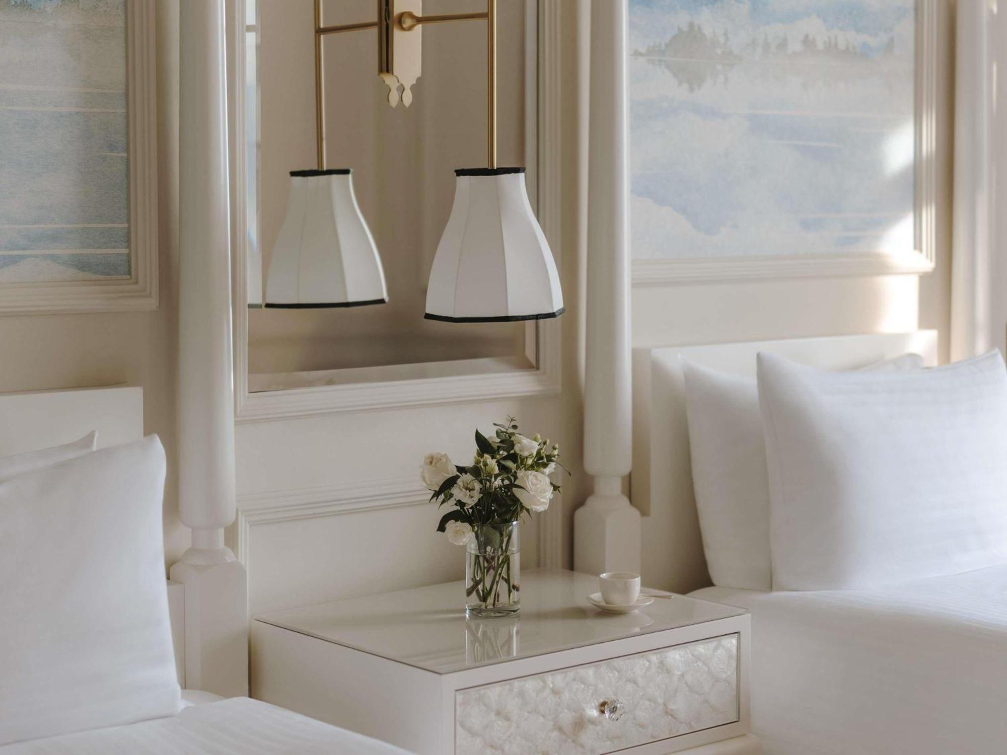 Fairmont Tweepersoonskamer met 2 Aparte Bedden en Gedeeltelijk Uitzicht op Meer