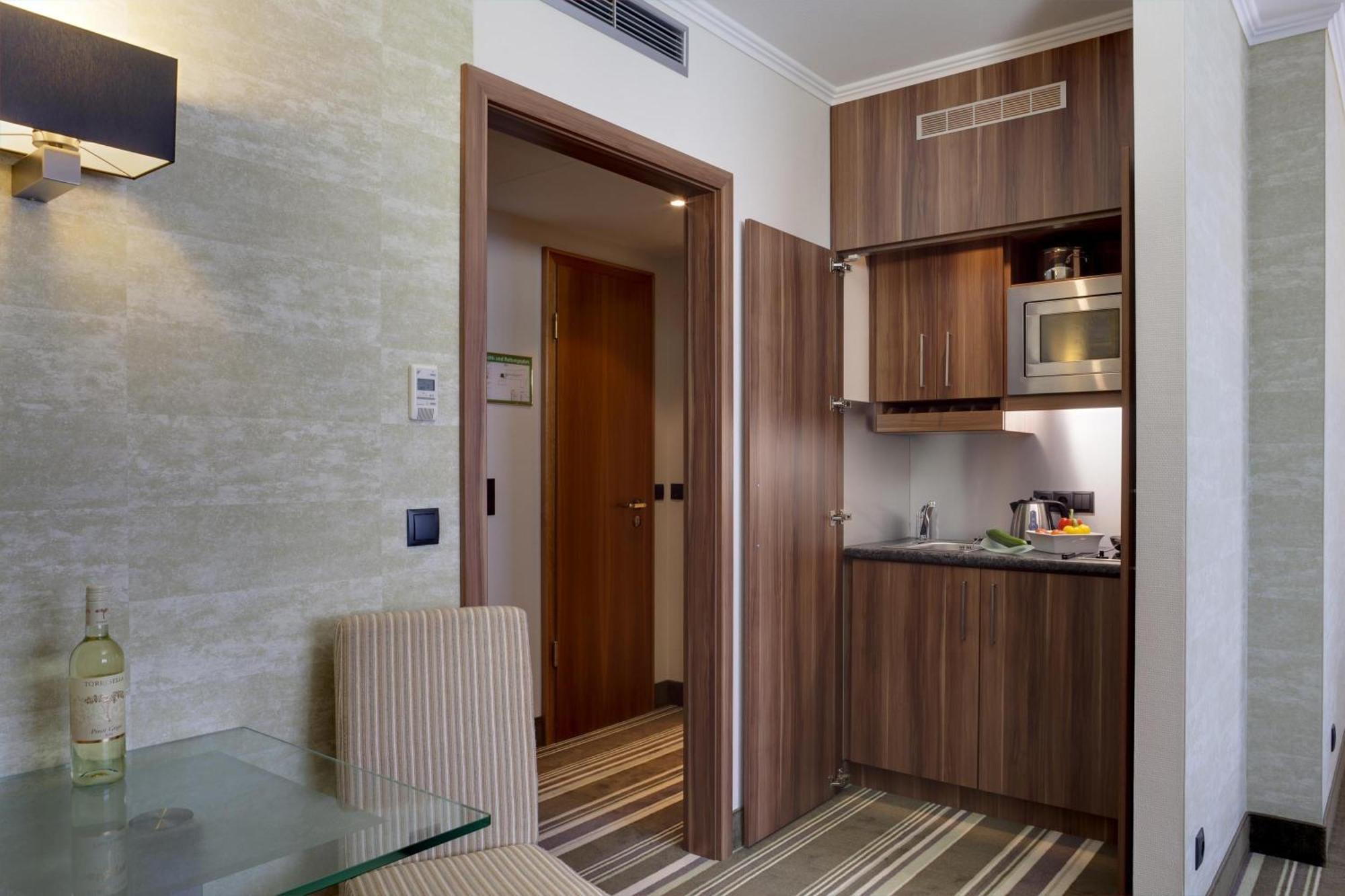 Apartamento con cama doble y cocina