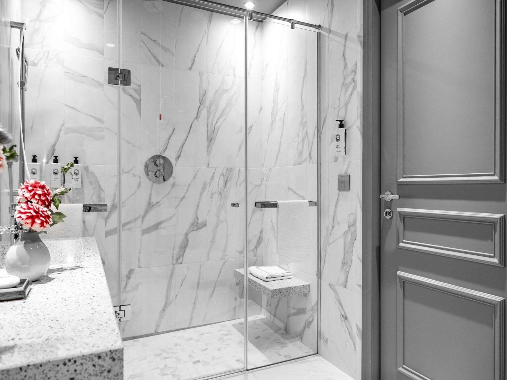 Familiensuite mit zwei Zimmern mit Verbindungstür und Terrasse