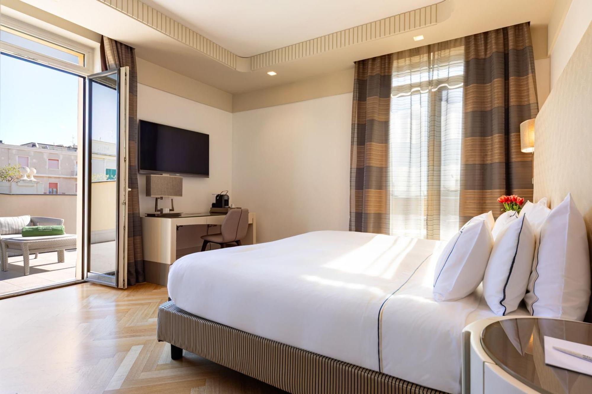 Junior Suite with Terrace and Spa Access
