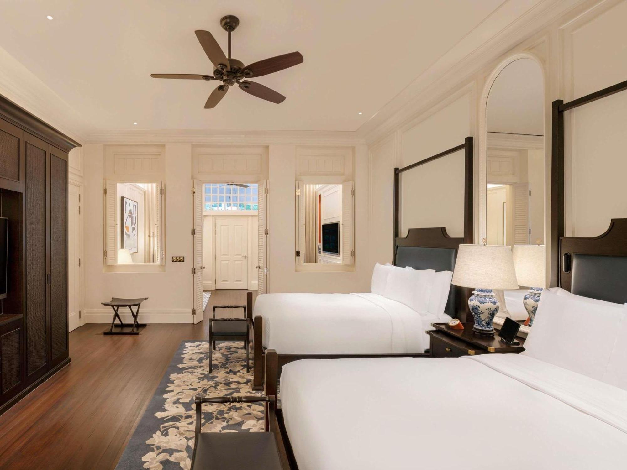 Suite Nhìn Ra Palm Court Với 2 Giường Đôi