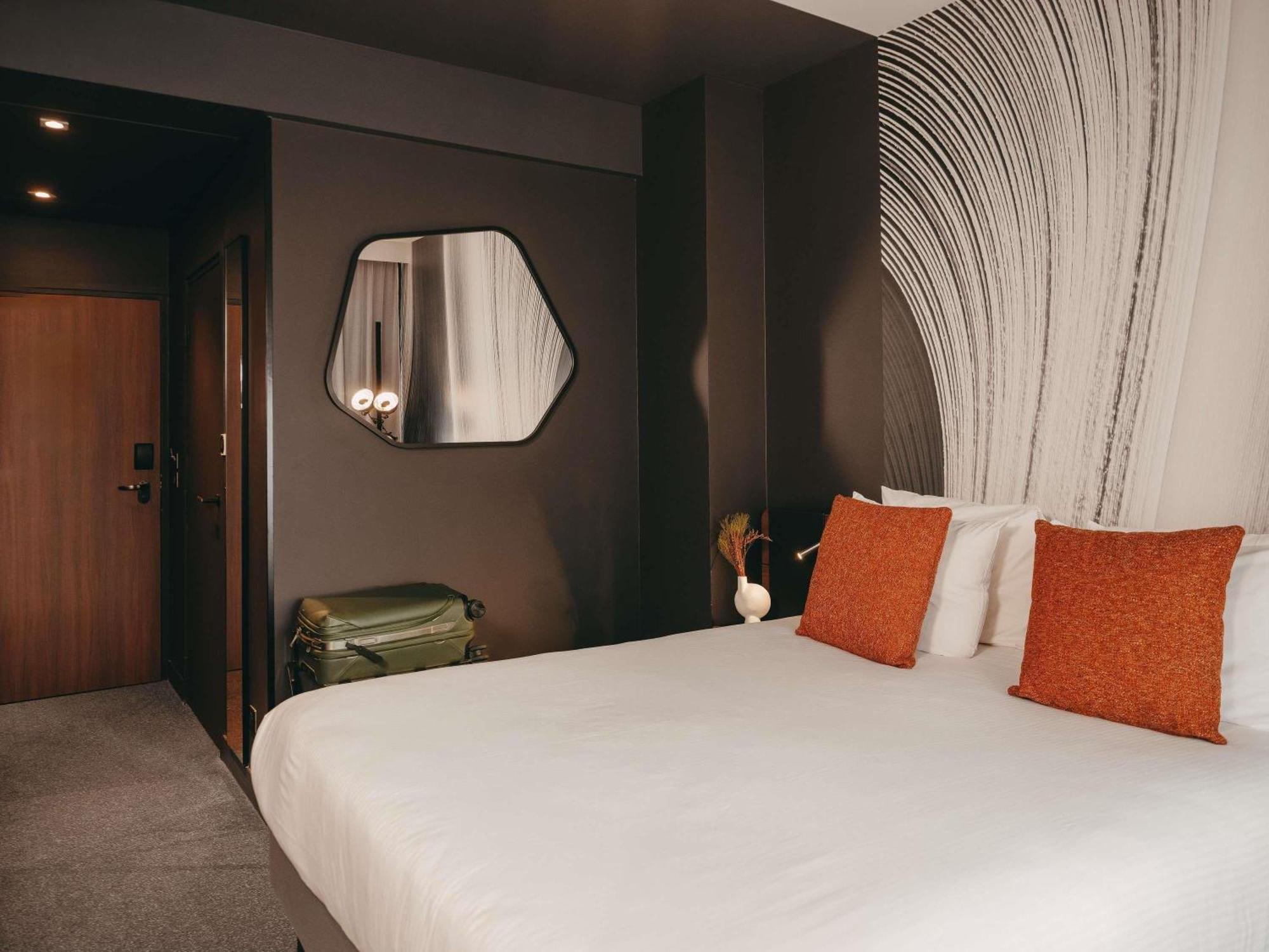 Executive Room One Double Bed One Single Sofa Bed Eiffel Tower View