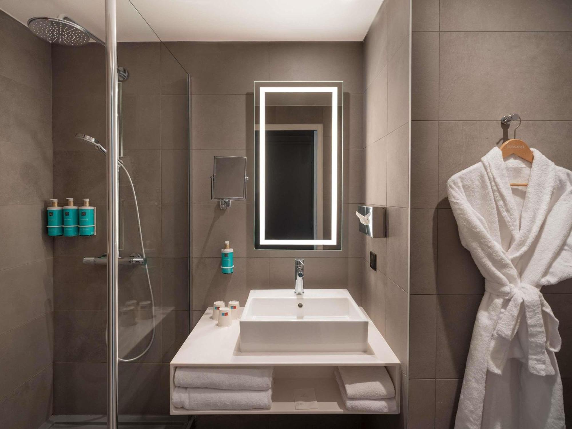 Executive Room One Double Bed One Single Sofa Bed Eiffel Tower View