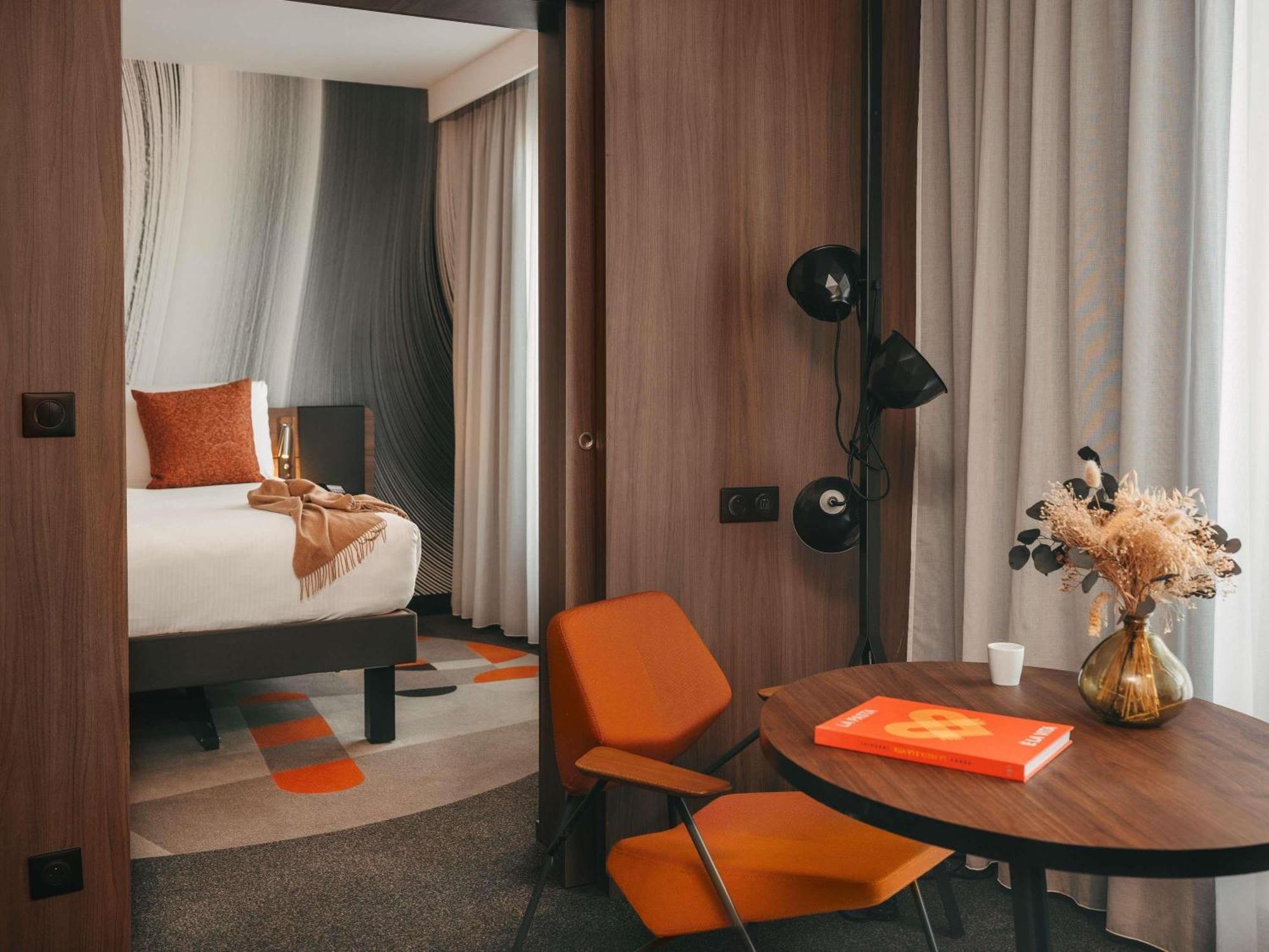 Superior Suite One Double Bed View of Eiffel To wer