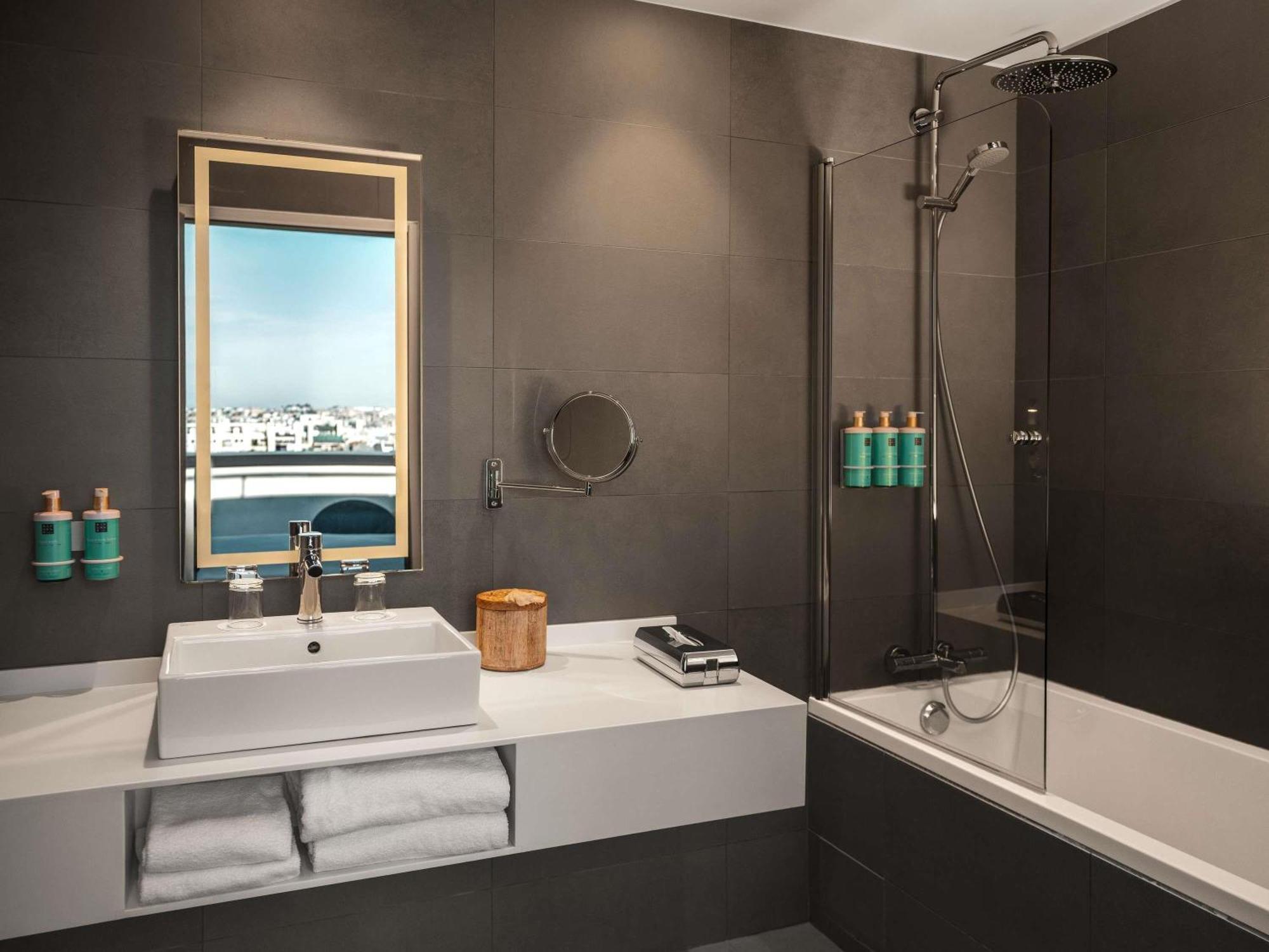 Executive Suite One Double Bed One DoubleSofa Bed Eiffel Tower View