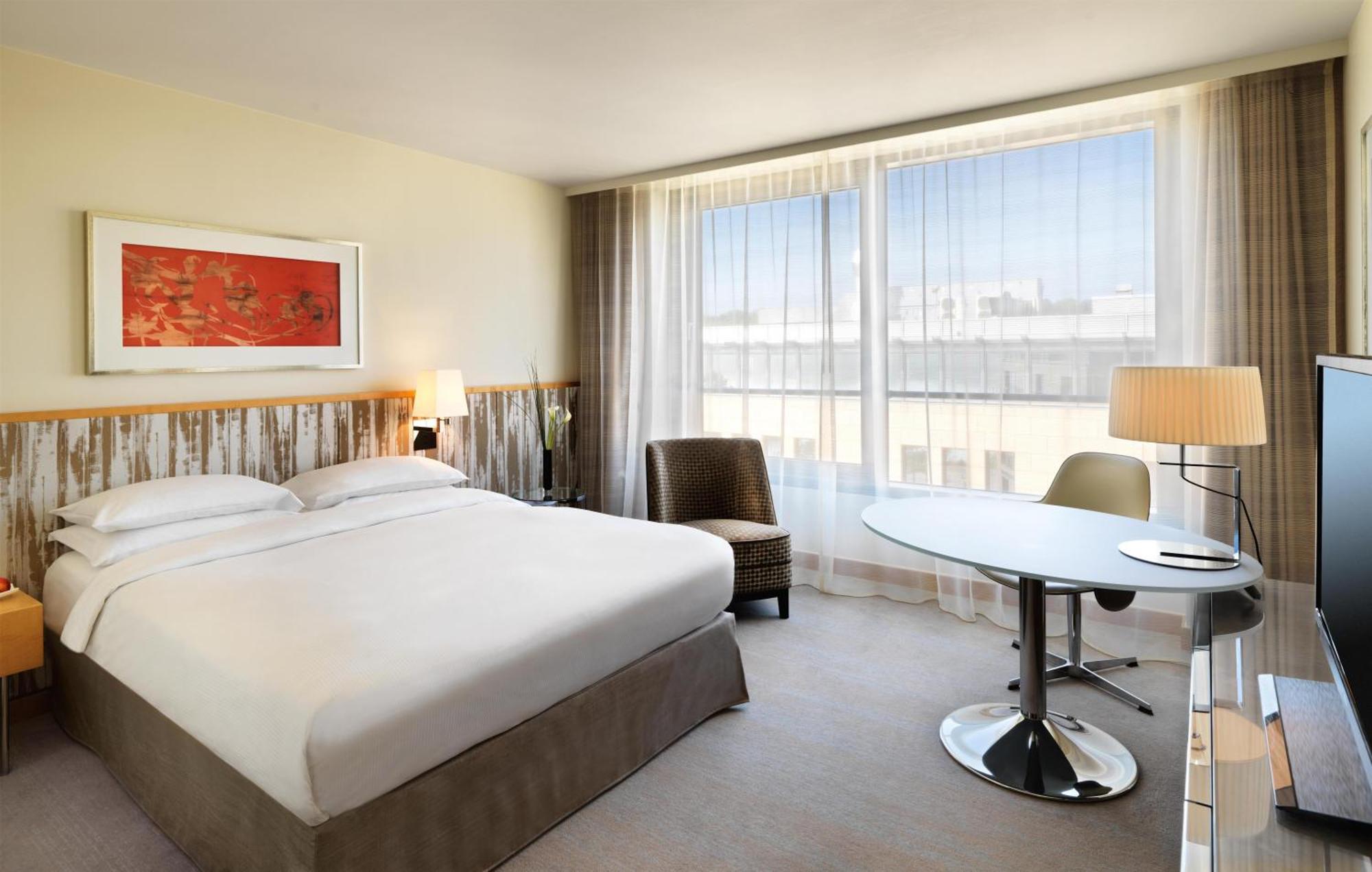 Queen Room Club Access