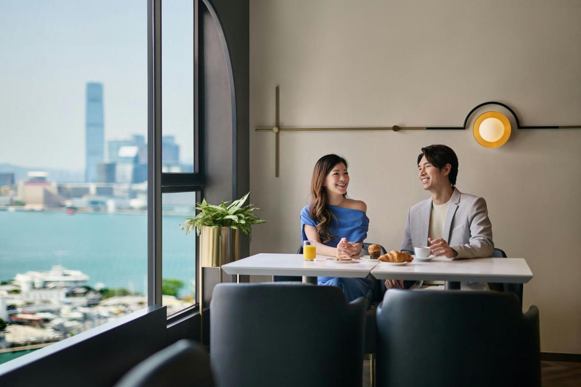 Executive King Room Lounge Access City View