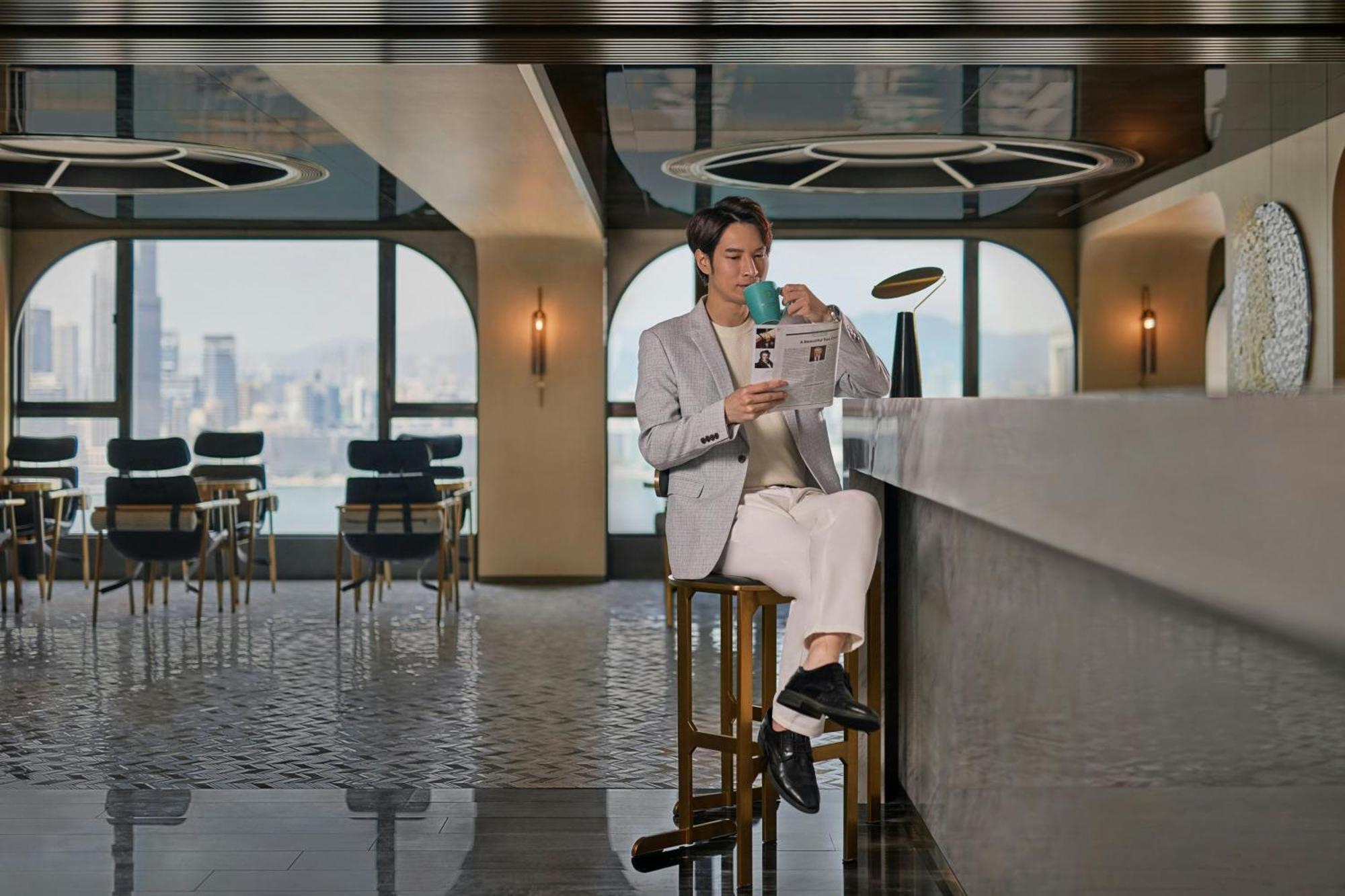 Executive King Room Lounge Access City View