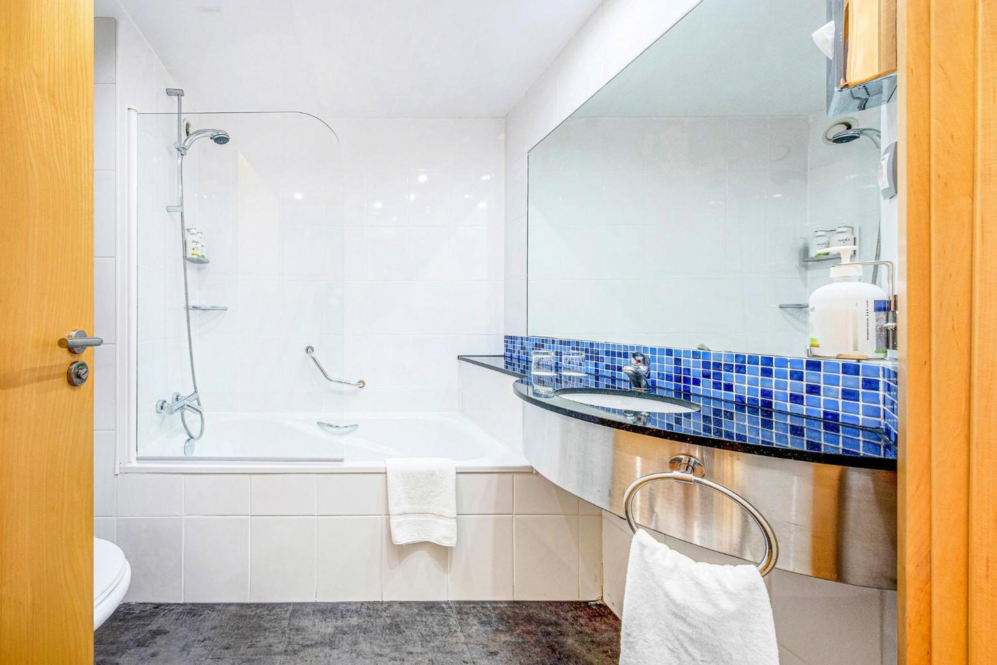 Standard Twin Room - Free Breakfast